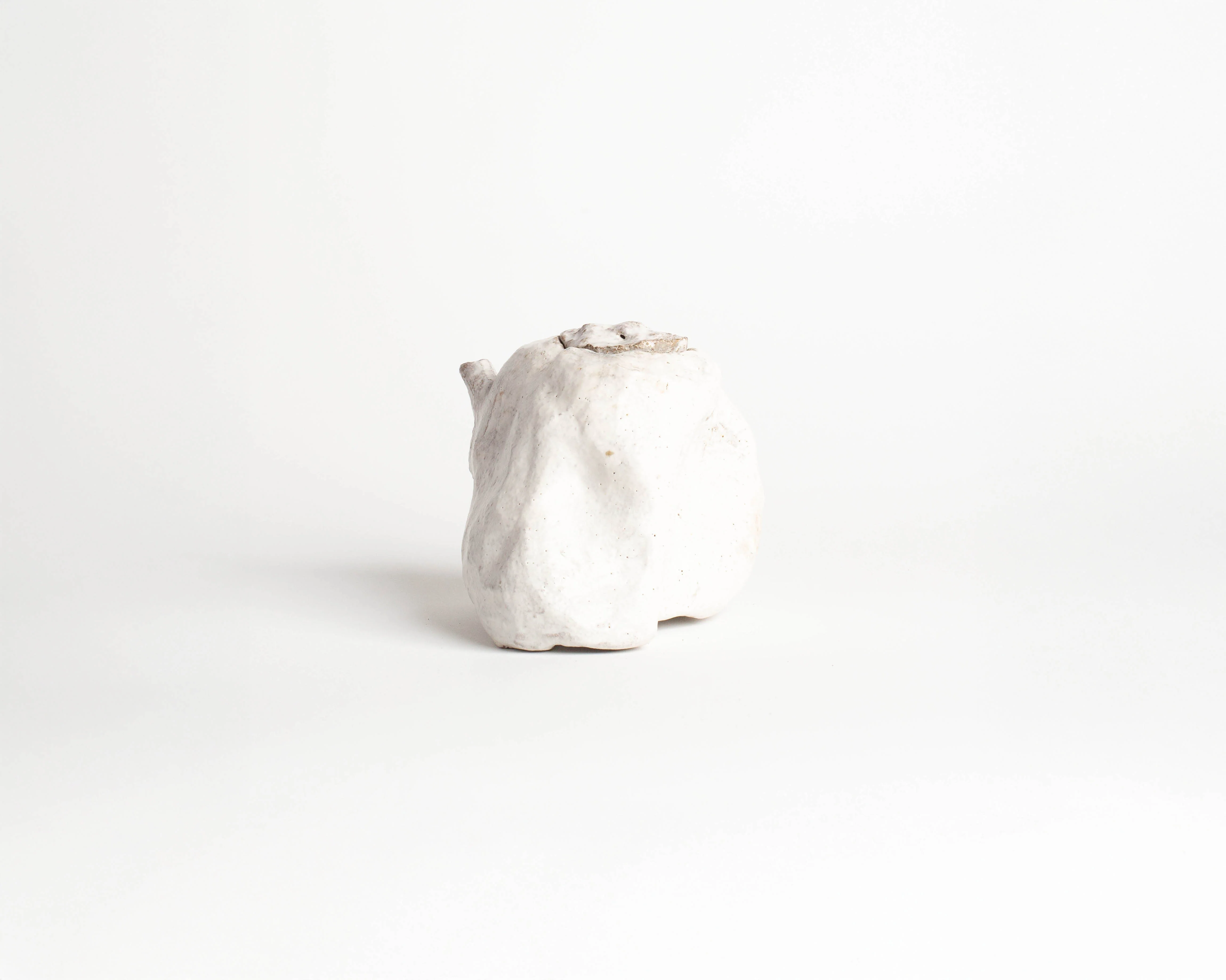 Akiko Hirai Large Rock Teapot in White - Image 2