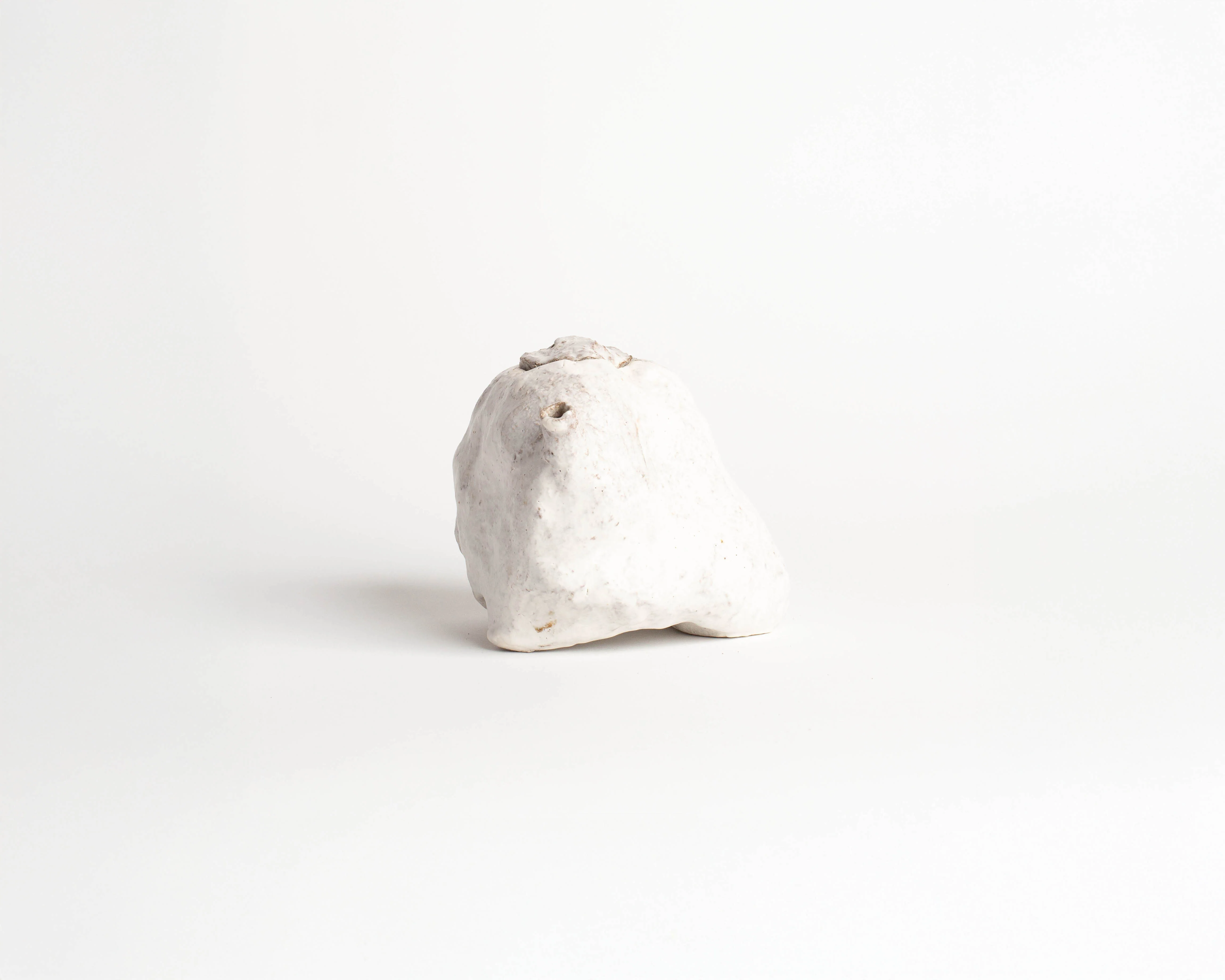 Akiko Hirai Large Rock Teapot in White - Image 3
