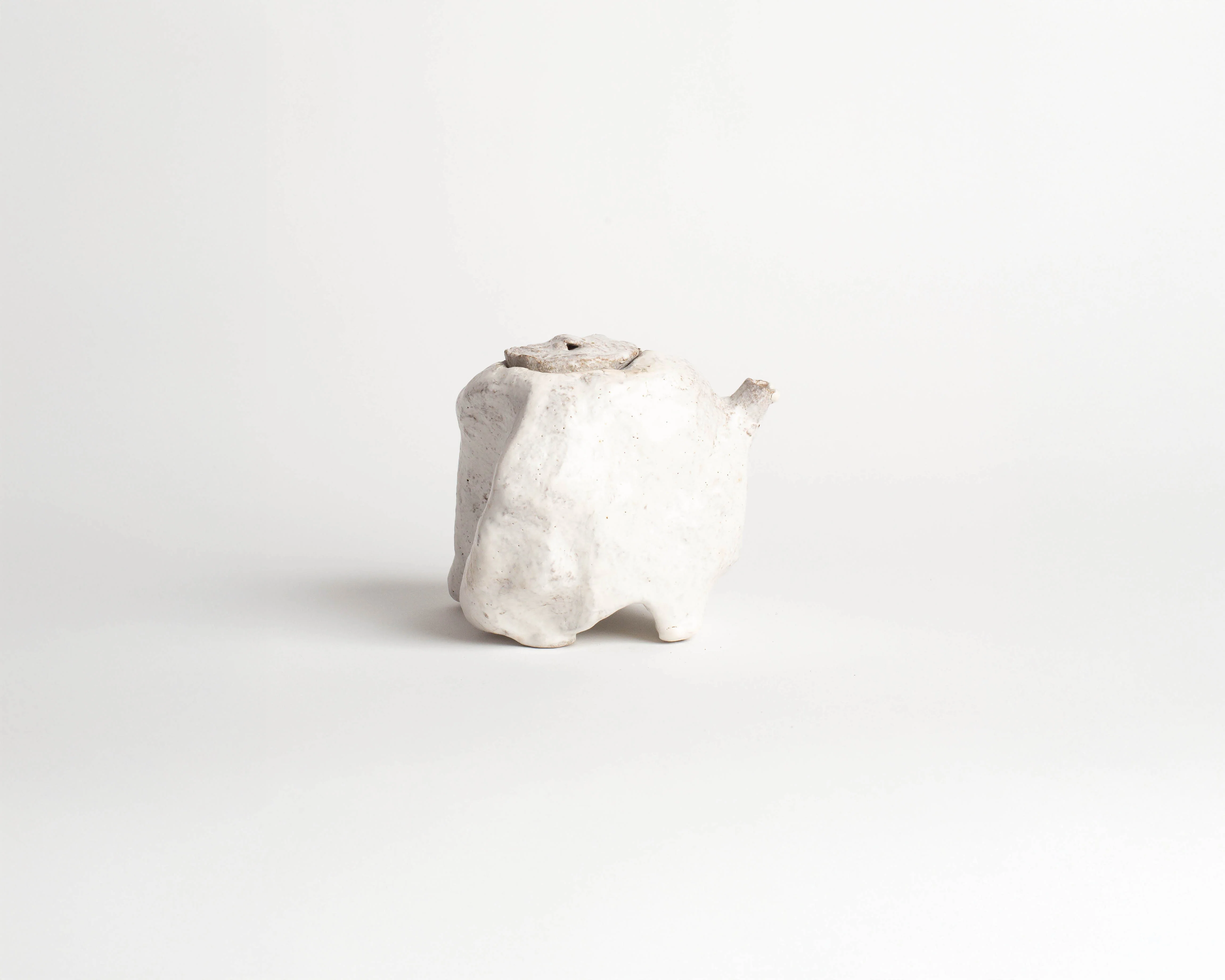 Akiko Hirai Large Rock Teapot in White - Image 4