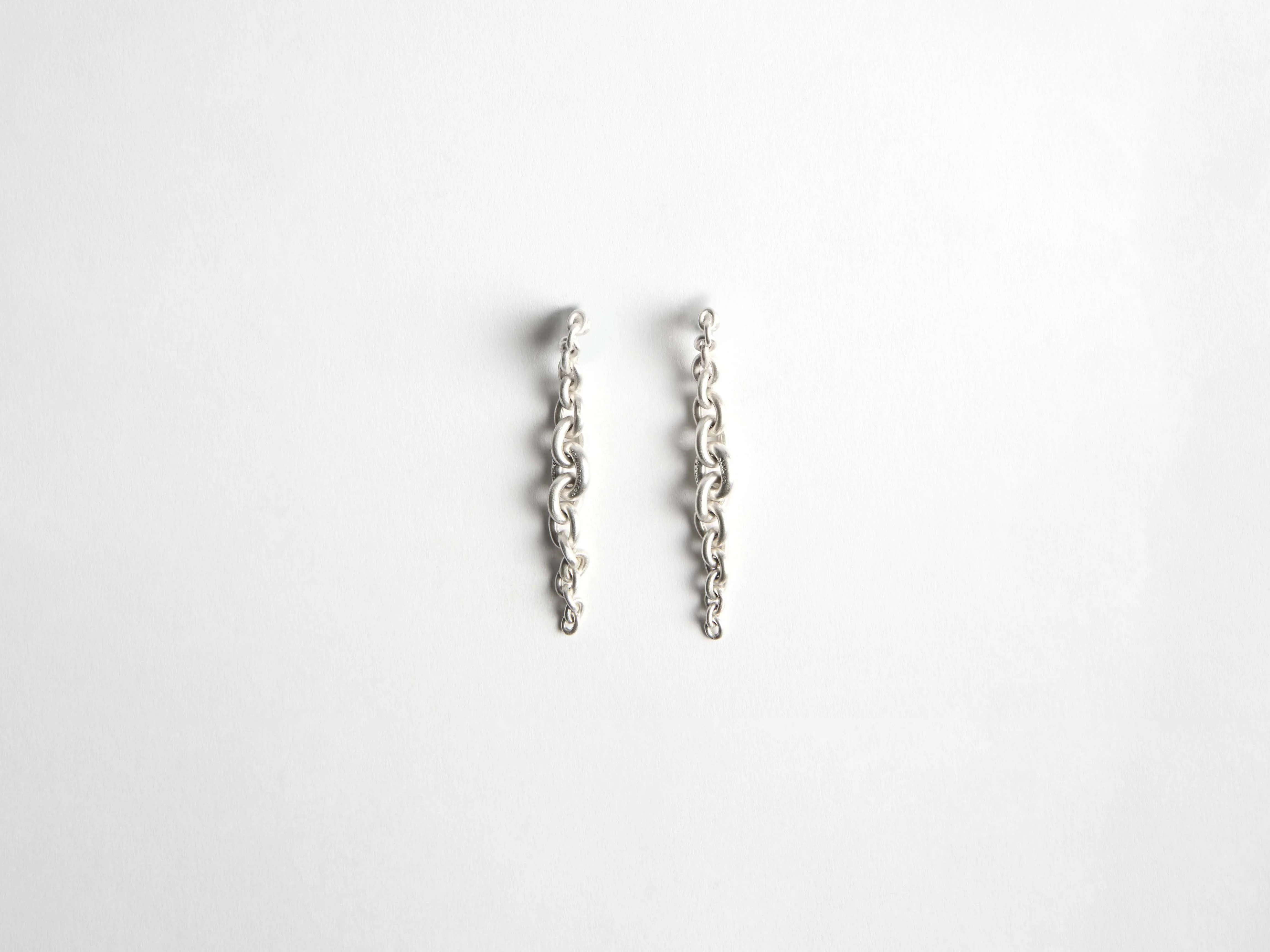 CHAIN-LINK EARRINGS IN 18KT WHITE GOLD
