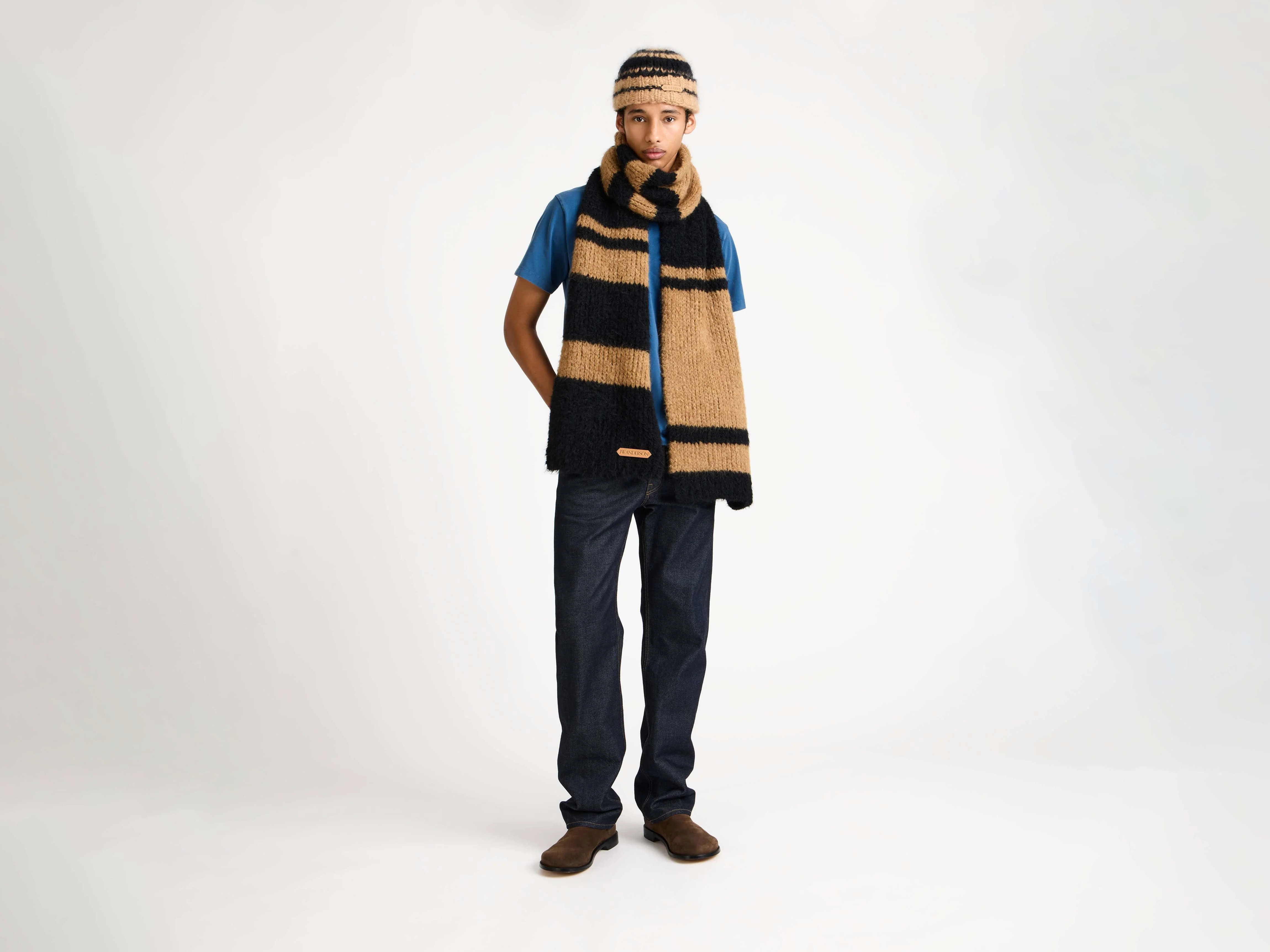 STRIPED SCARF IN BLACK