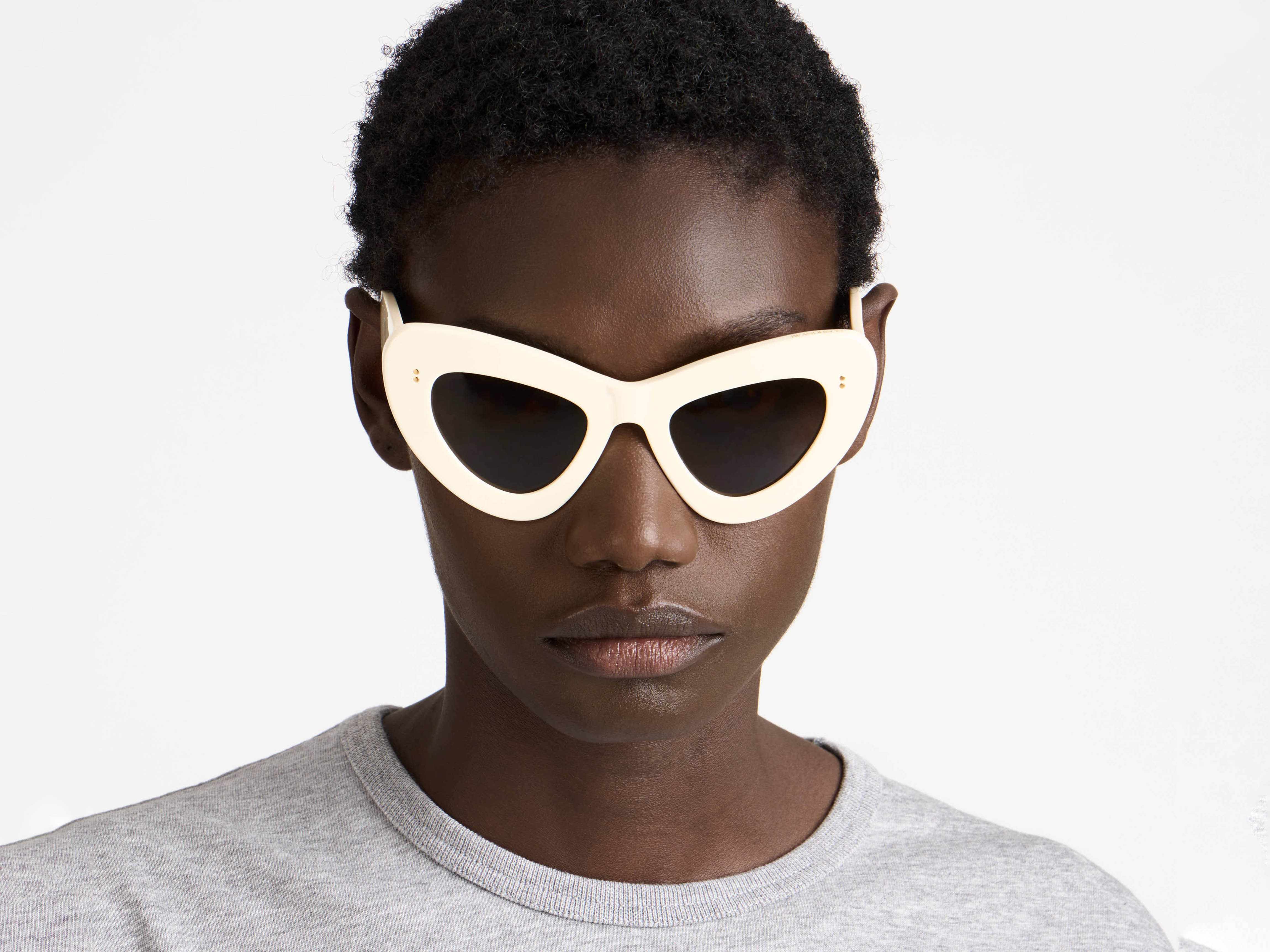 JWA06 BUTTERFLY SUNGLASSES IN OFF-WHITE - Image 2