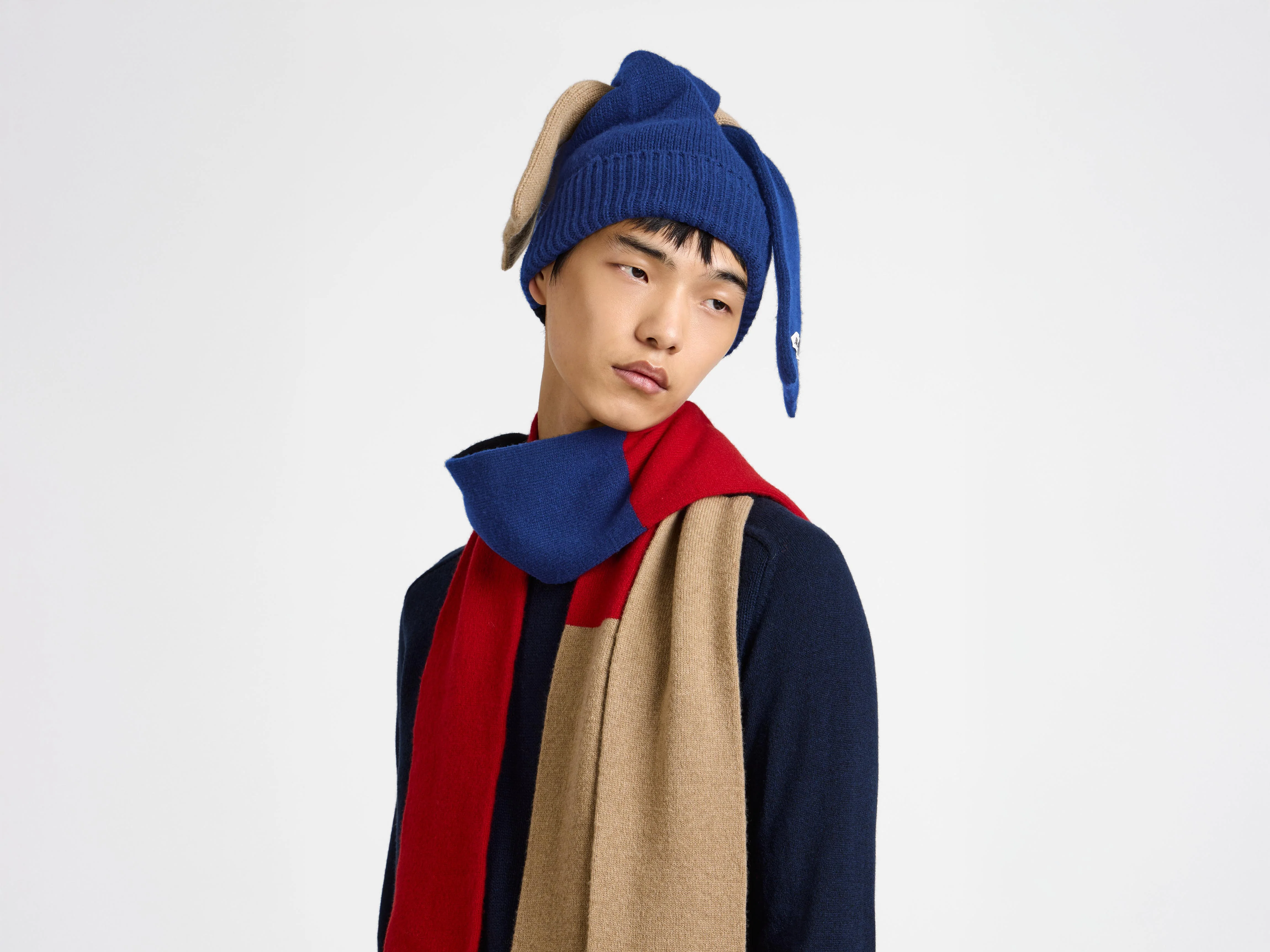 KNOTTED BEANIE HAT IN NAVY