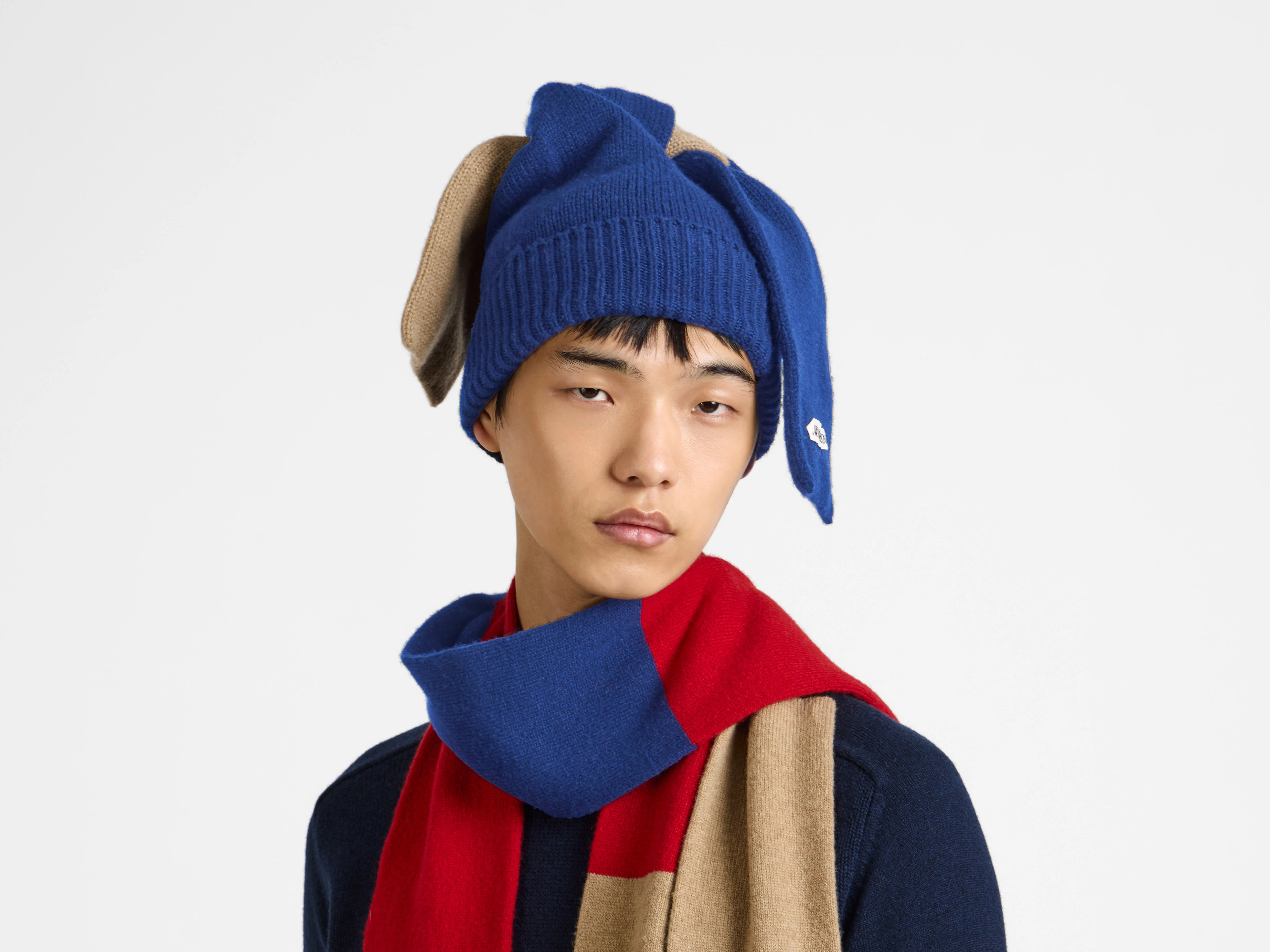 KNOTTED BEANIE HAT IN NAVY - Image 3