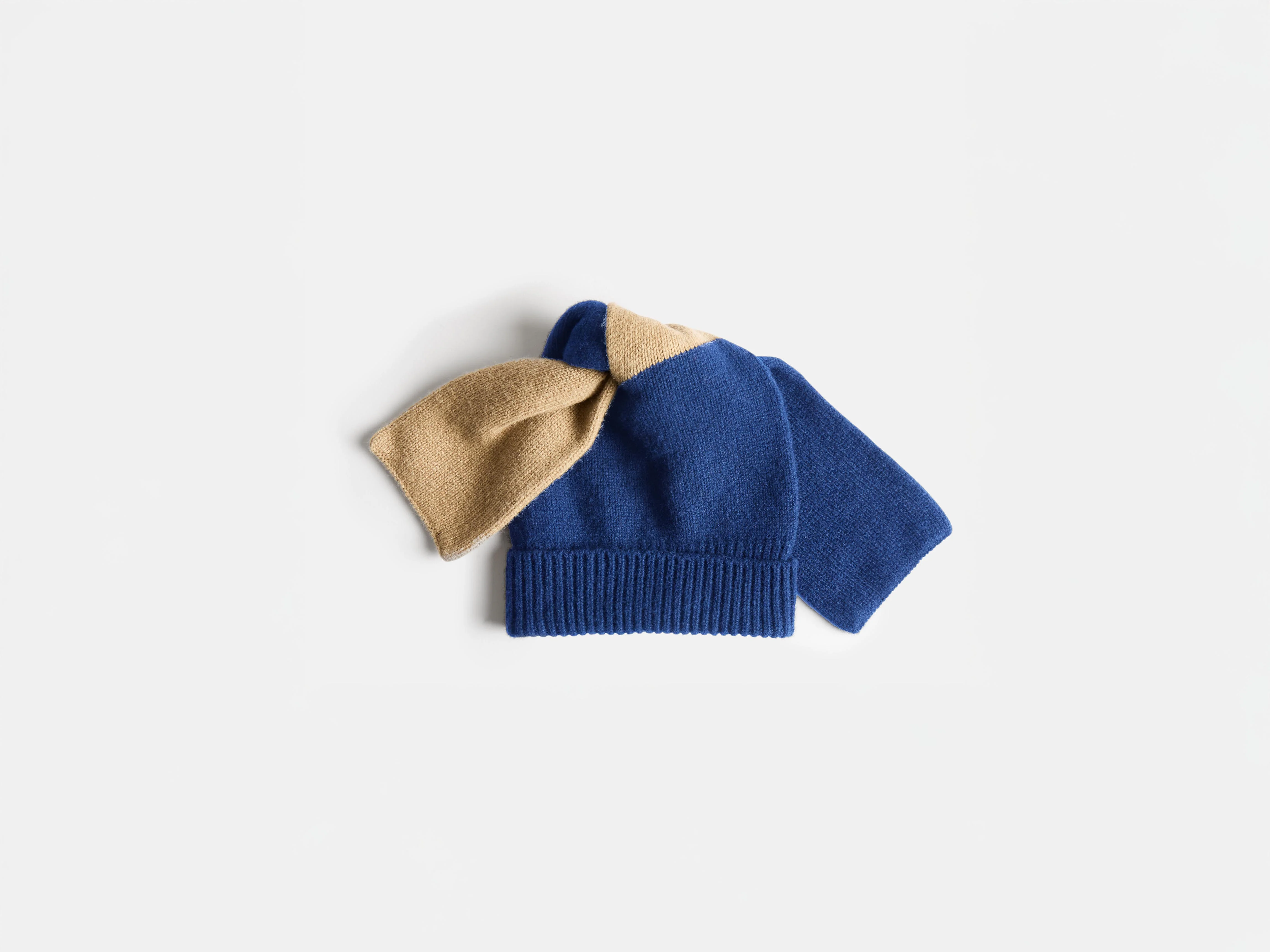 KNOTTED BEANIE HAT IN NAVY - Image 5
