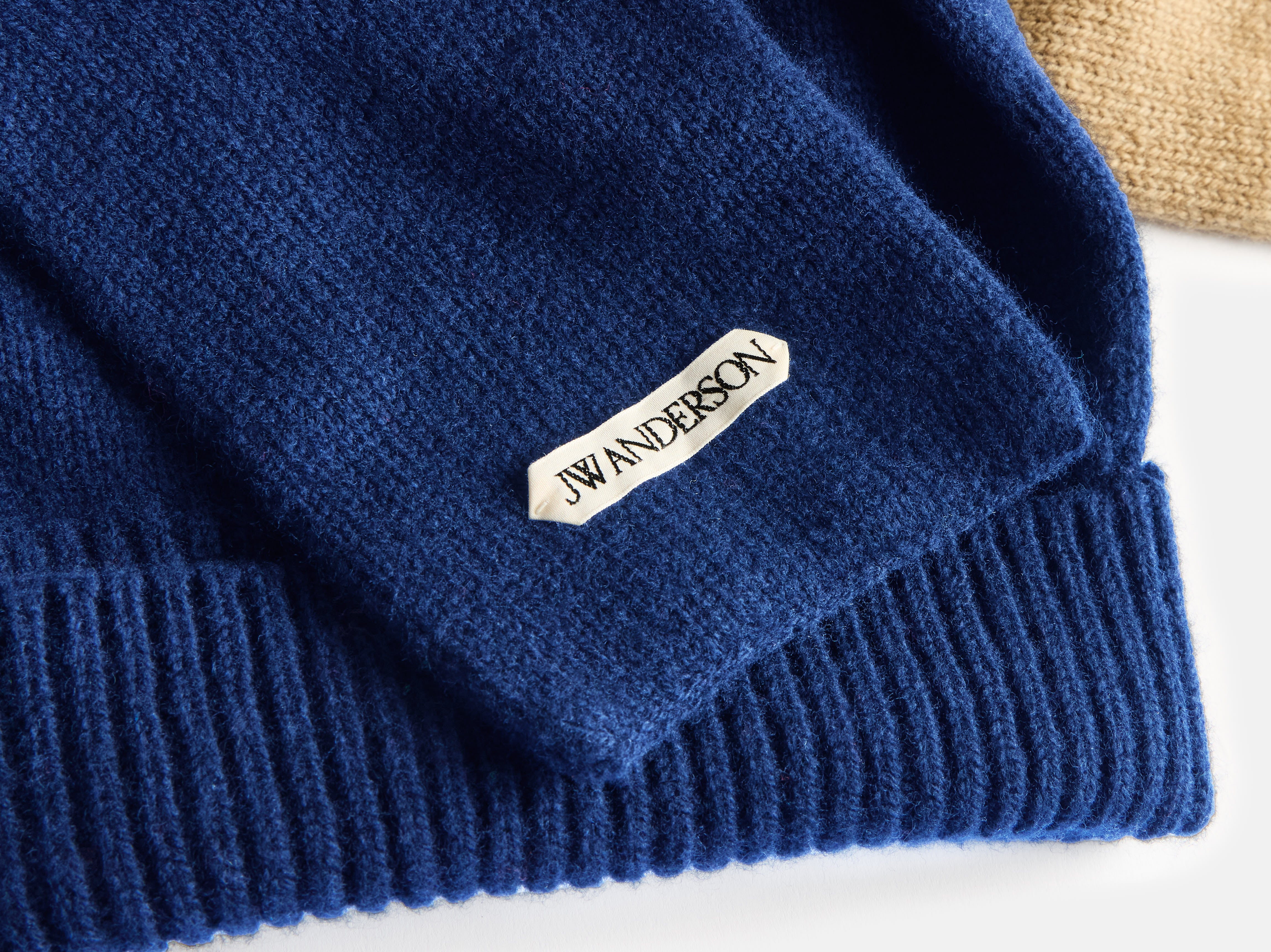 KNOTTED BEANIE HAT IN NAVY - Image 6
