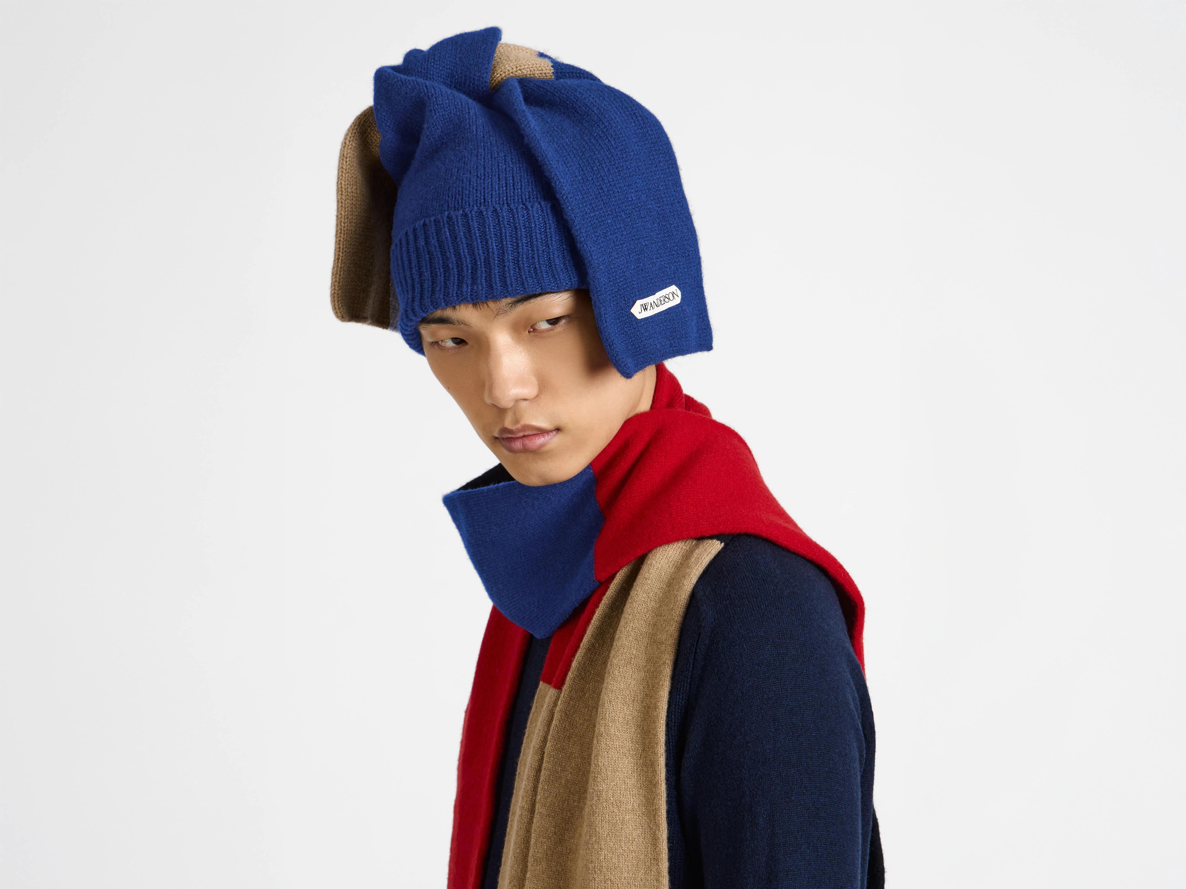 KNOTTED BEANIE HAT IN NAVY - Image 7