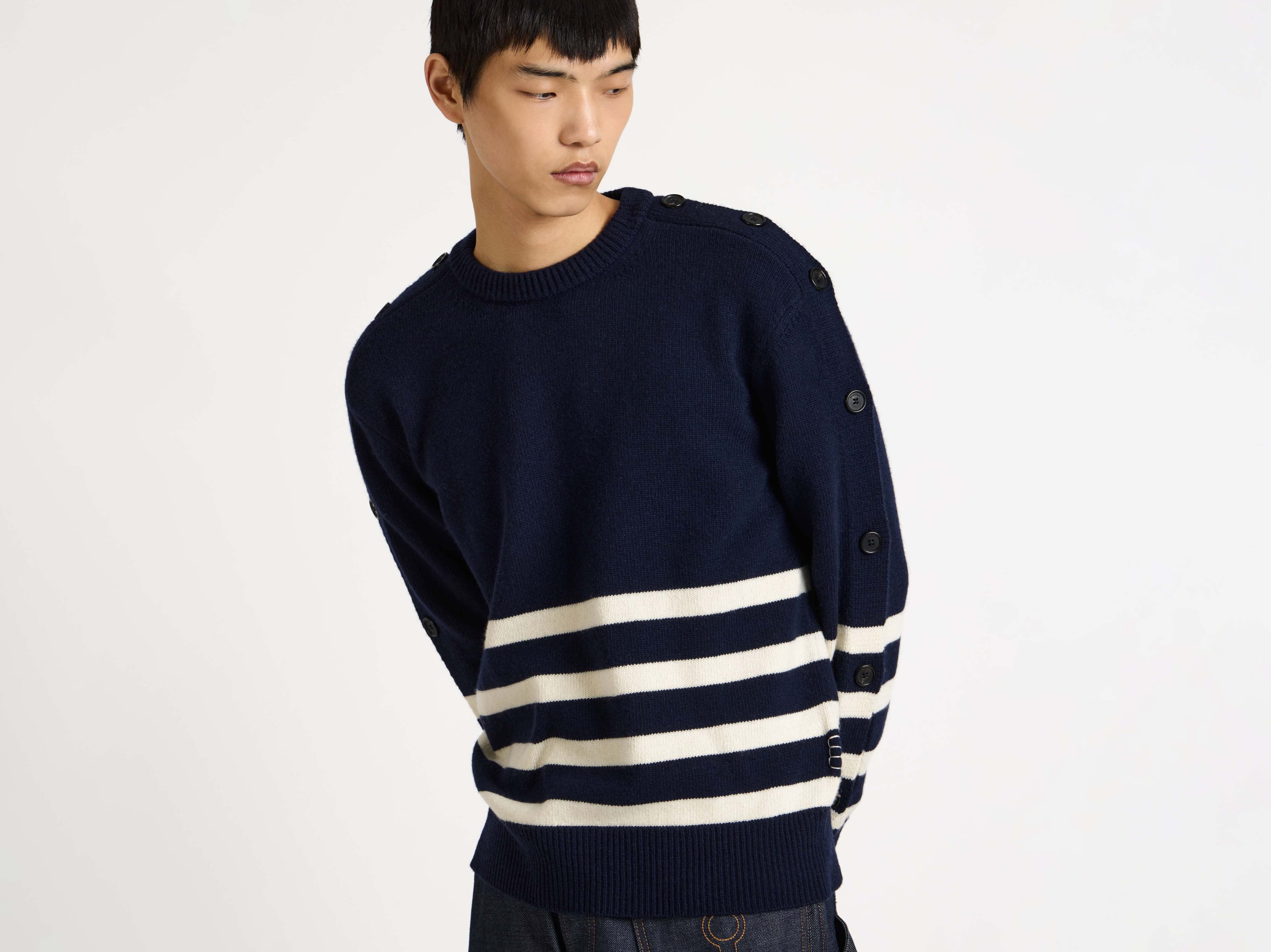 MENS BUTTONED SLEEVE BRETON JUMPER IN NAVY - Image 4