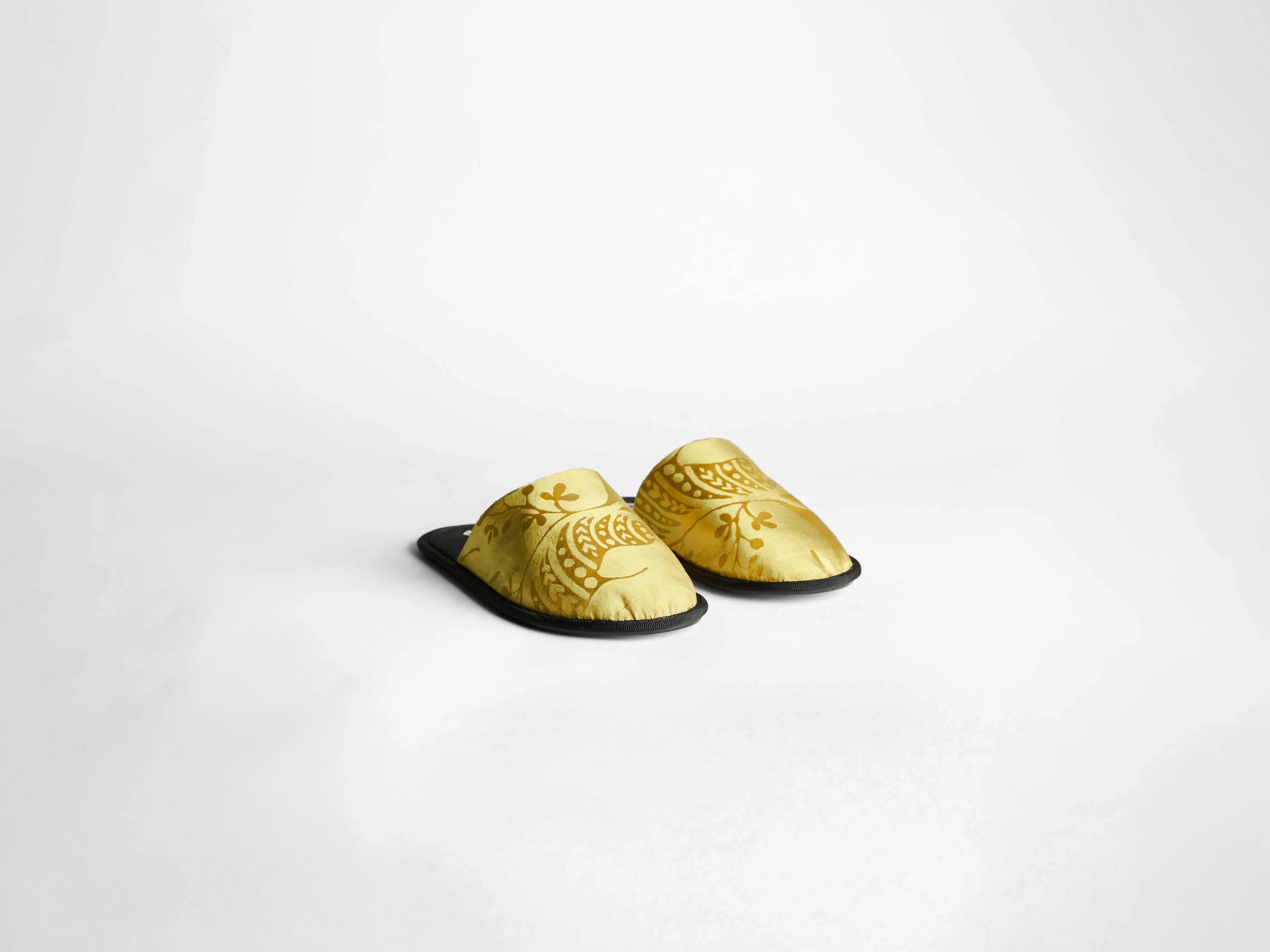 MENS CLOSE TOE SLIDES IN CITRINE