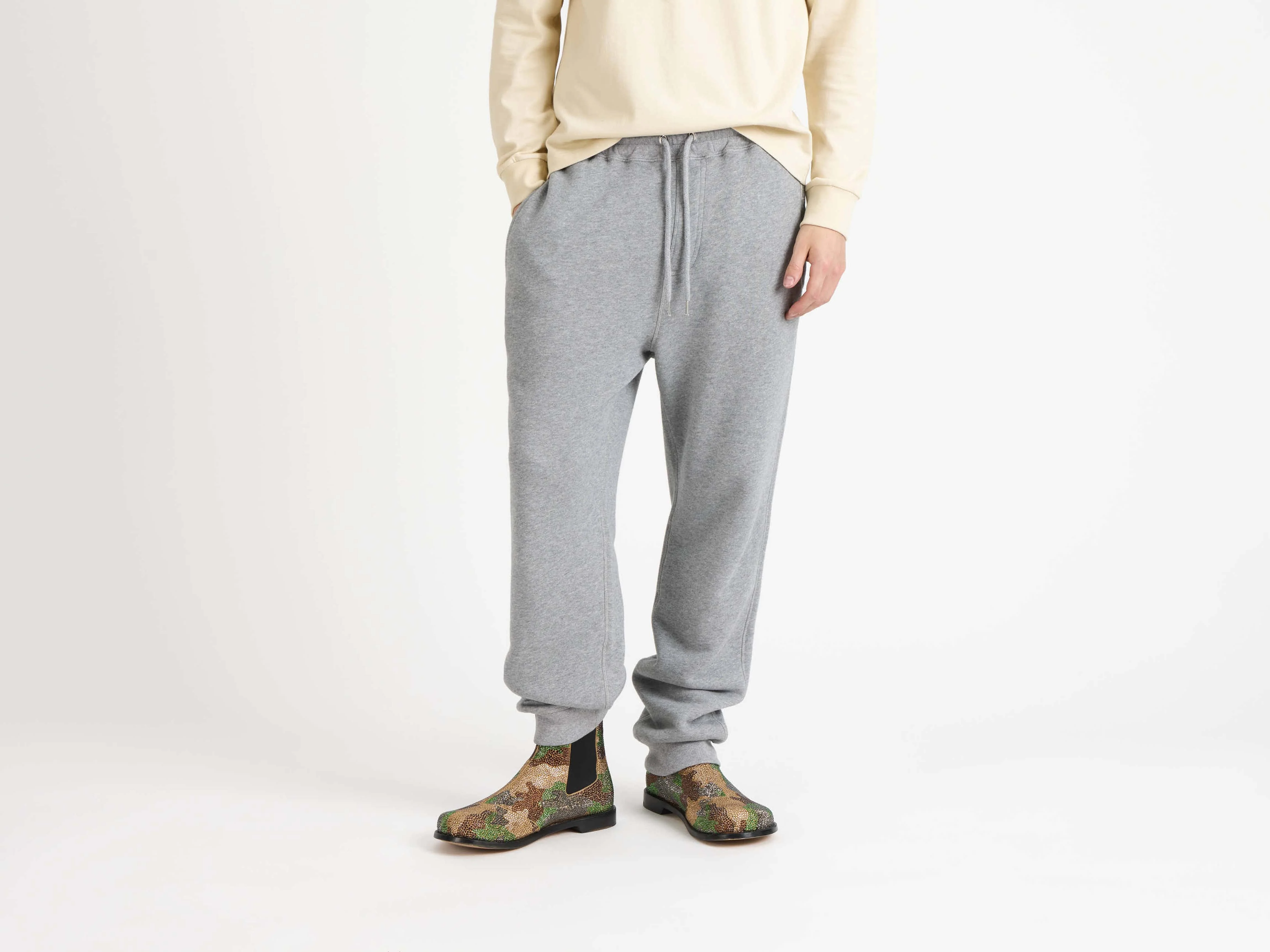 MENS CUFFED SWEATPANTS IN MID GREY MELANGE - Image 2