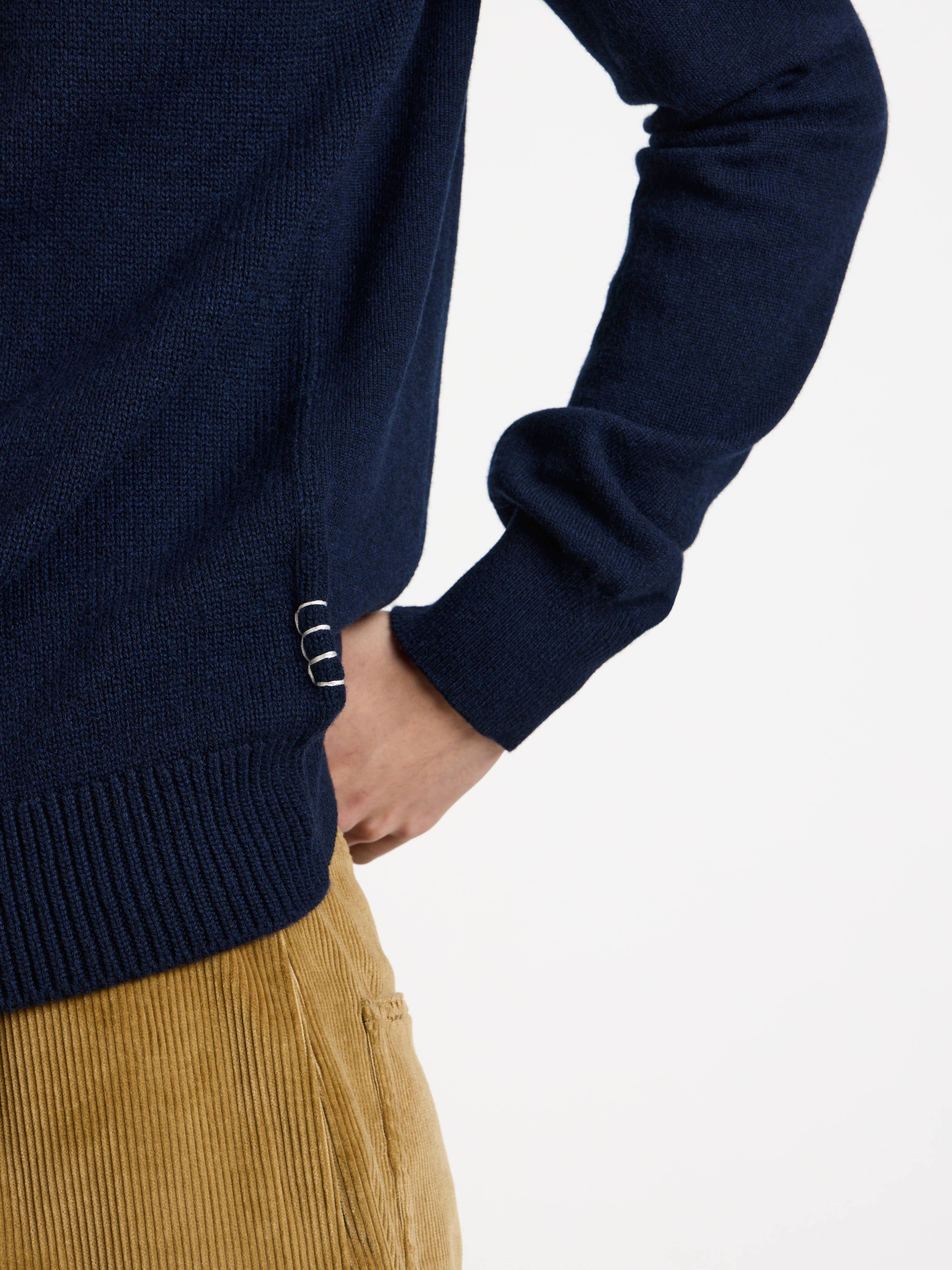 MENS RAGLAN JUMPER IN NAVY - Image 5
