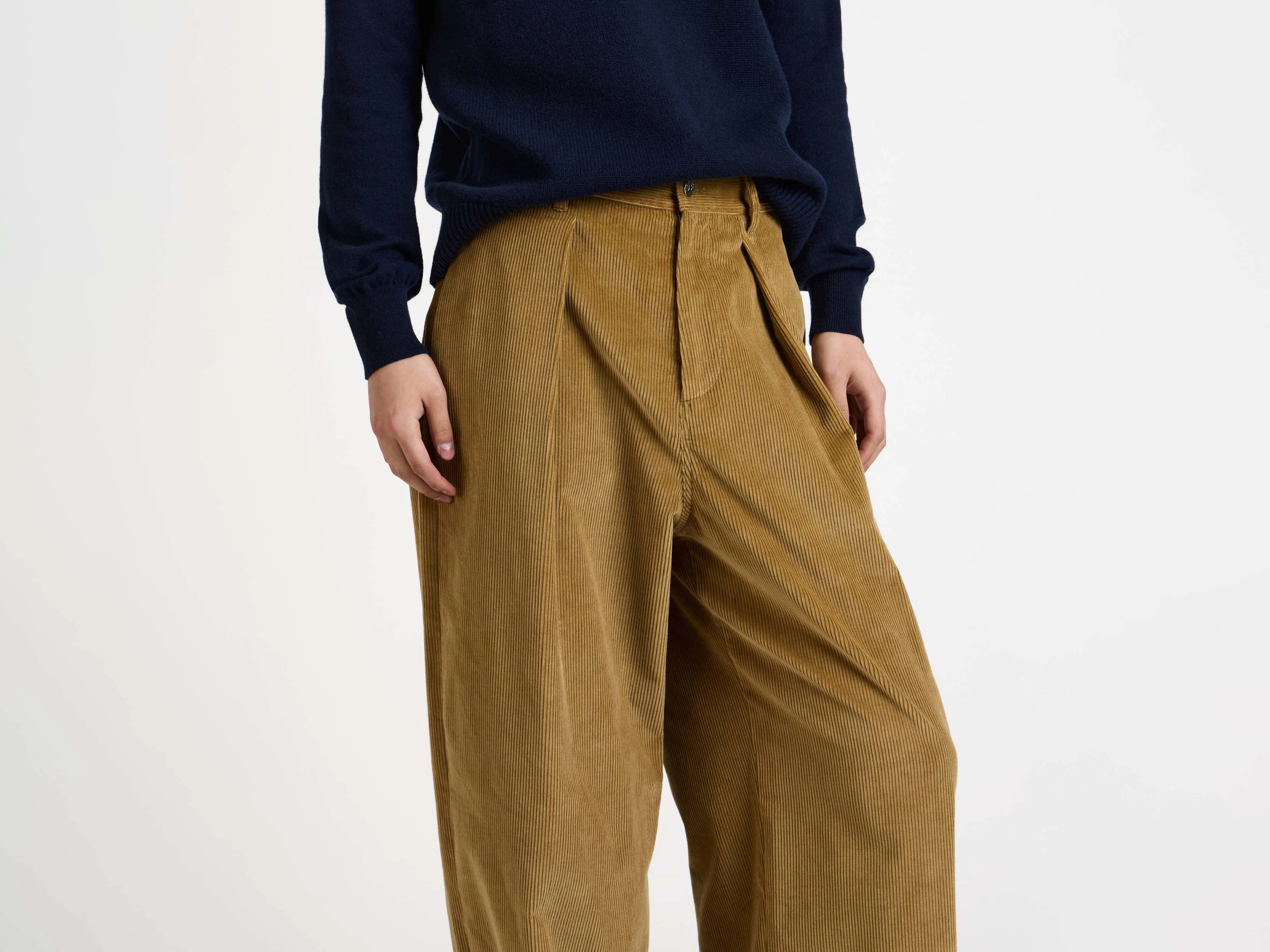 MENS SINGLE PLEAT TROUSERS IN BISCUIT - Image 5