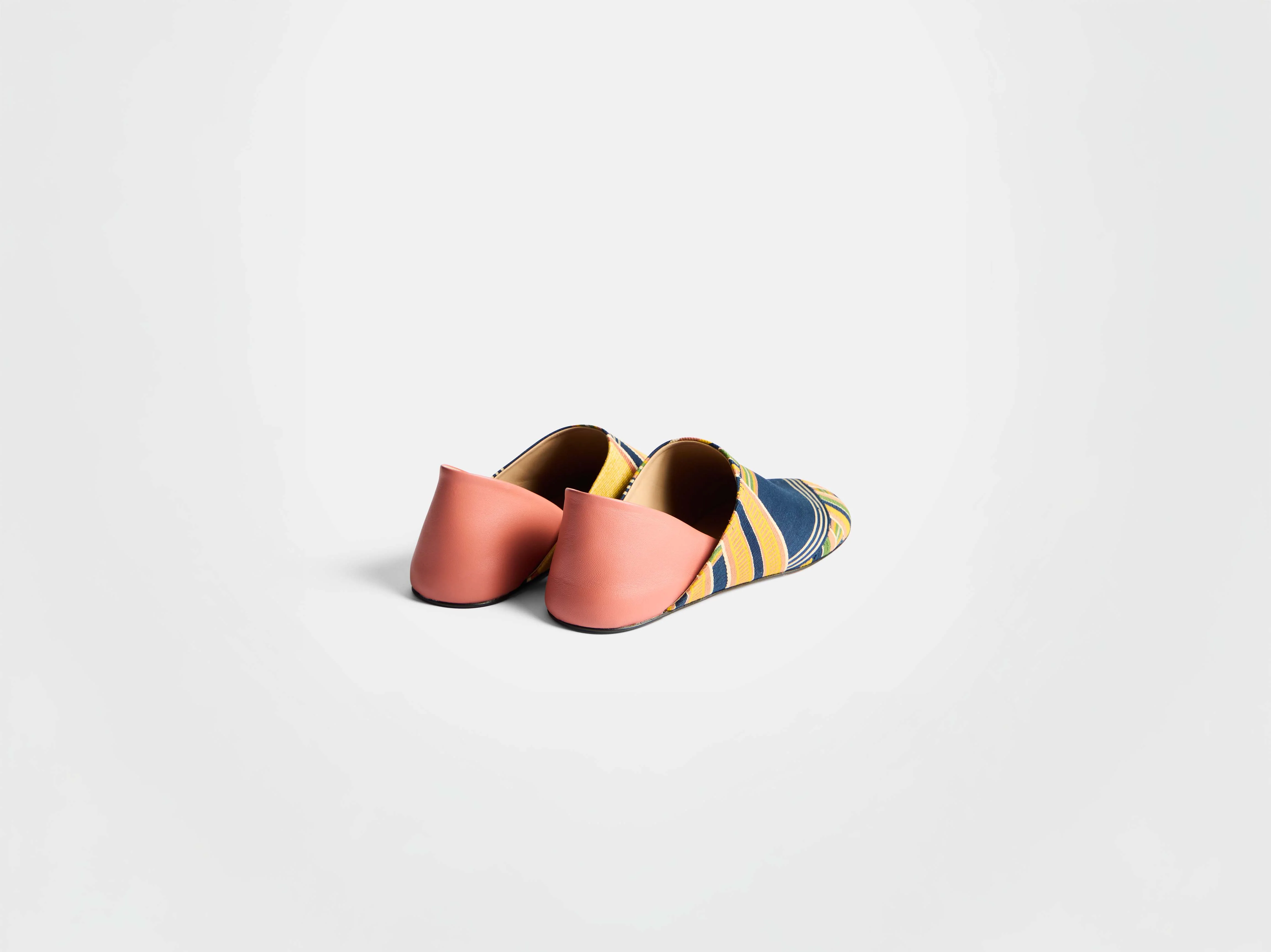 MENS SLIPPER MULES IN PINK/MULTI - Image 3