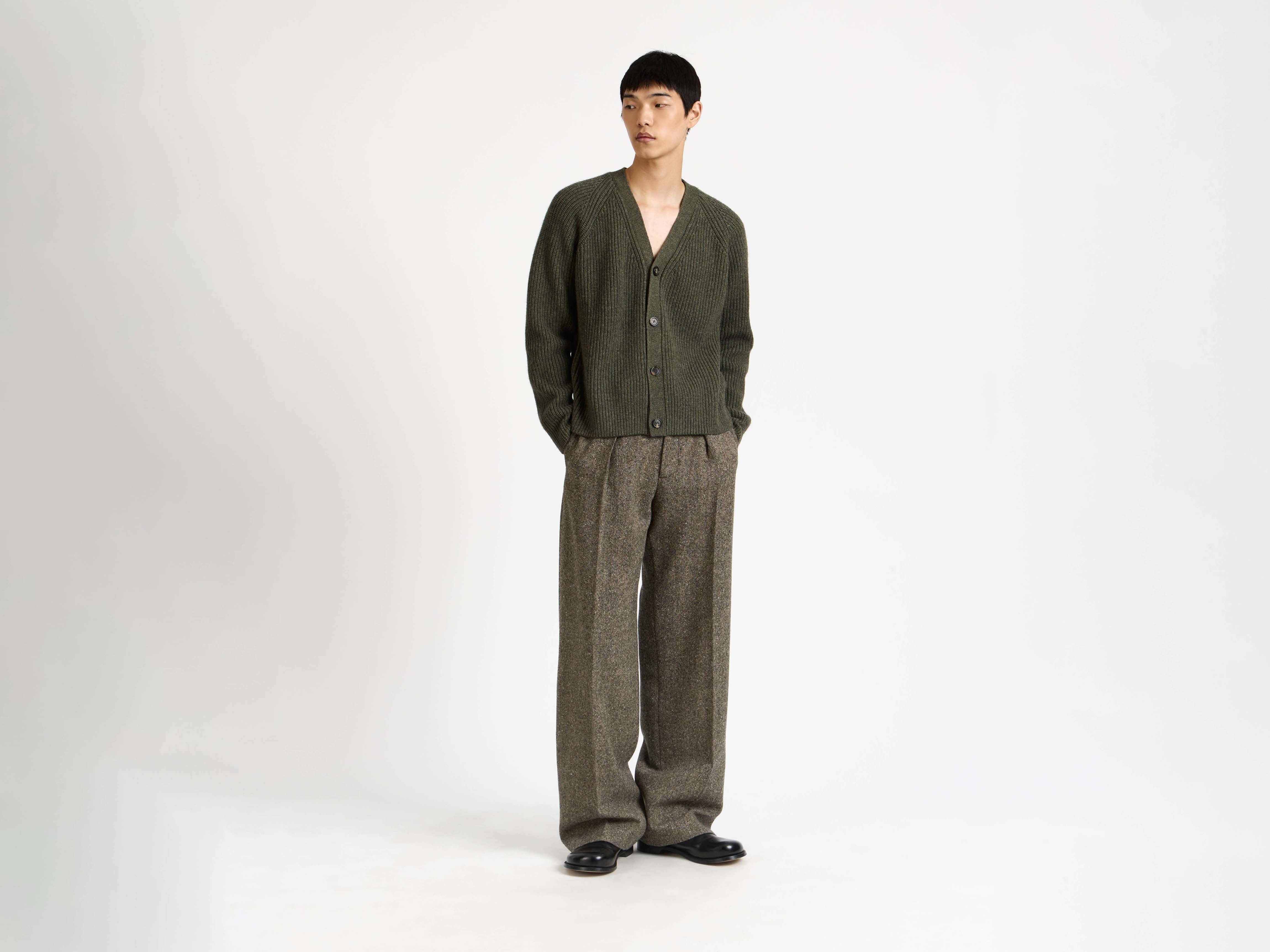 MENS STRAIGHT LEG TROUSERS IN BEIGE - Image 4