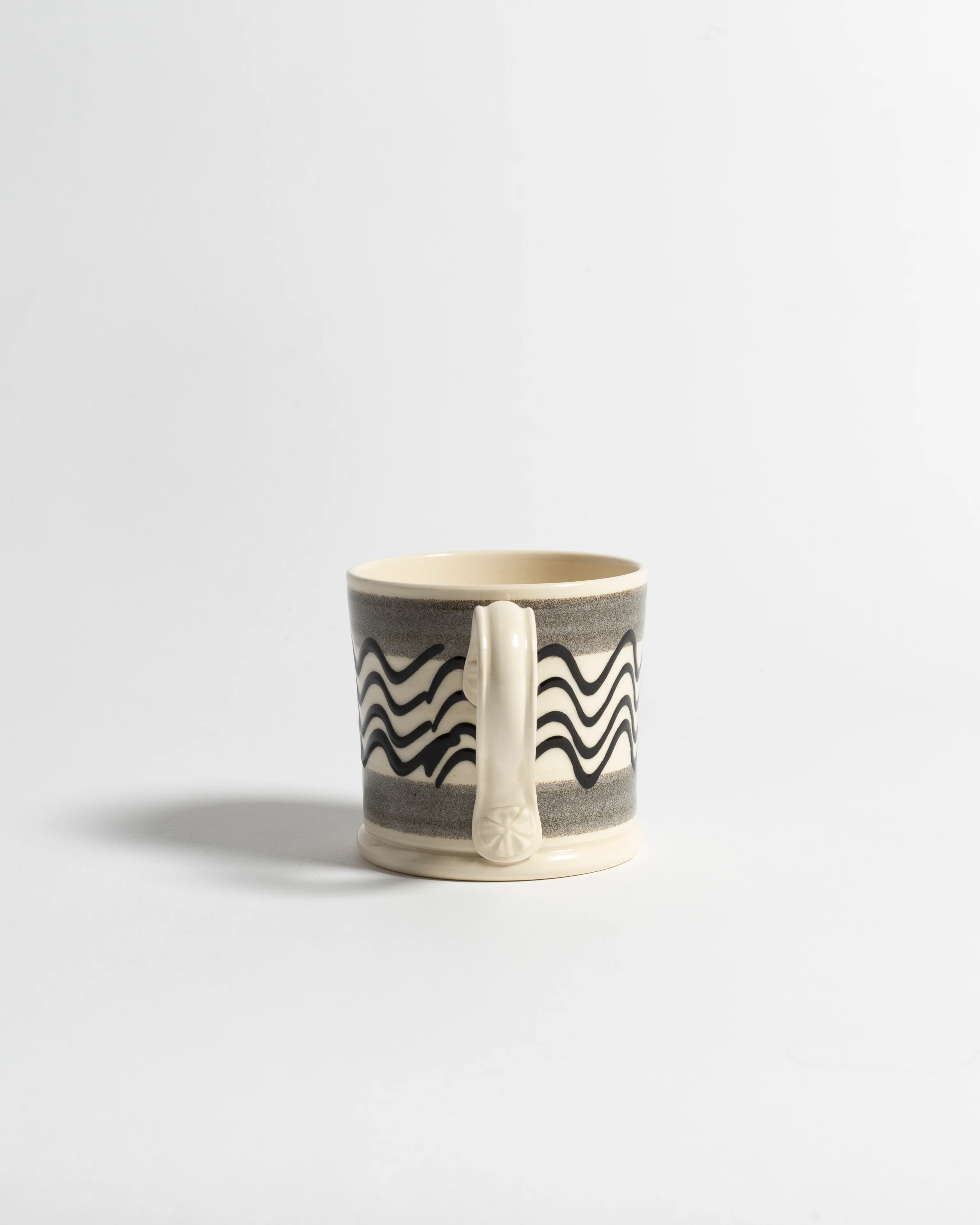 NICHOLAS MOSSE SHAMROCK MUG IN BLACK & ECRU - Image 5
