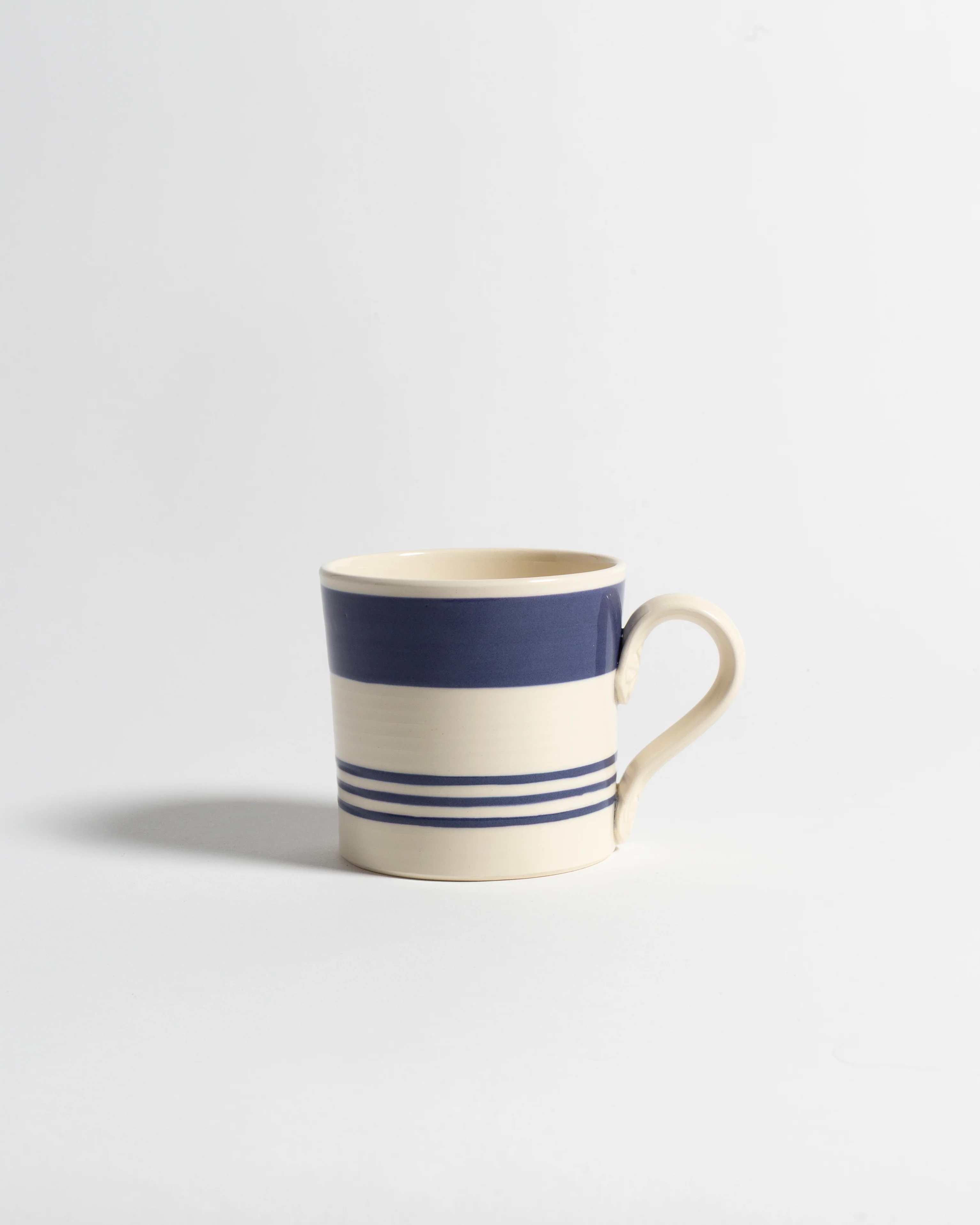 NICHOLAS MOSSE SHAMROCK MUG IN BLUE & ECRU