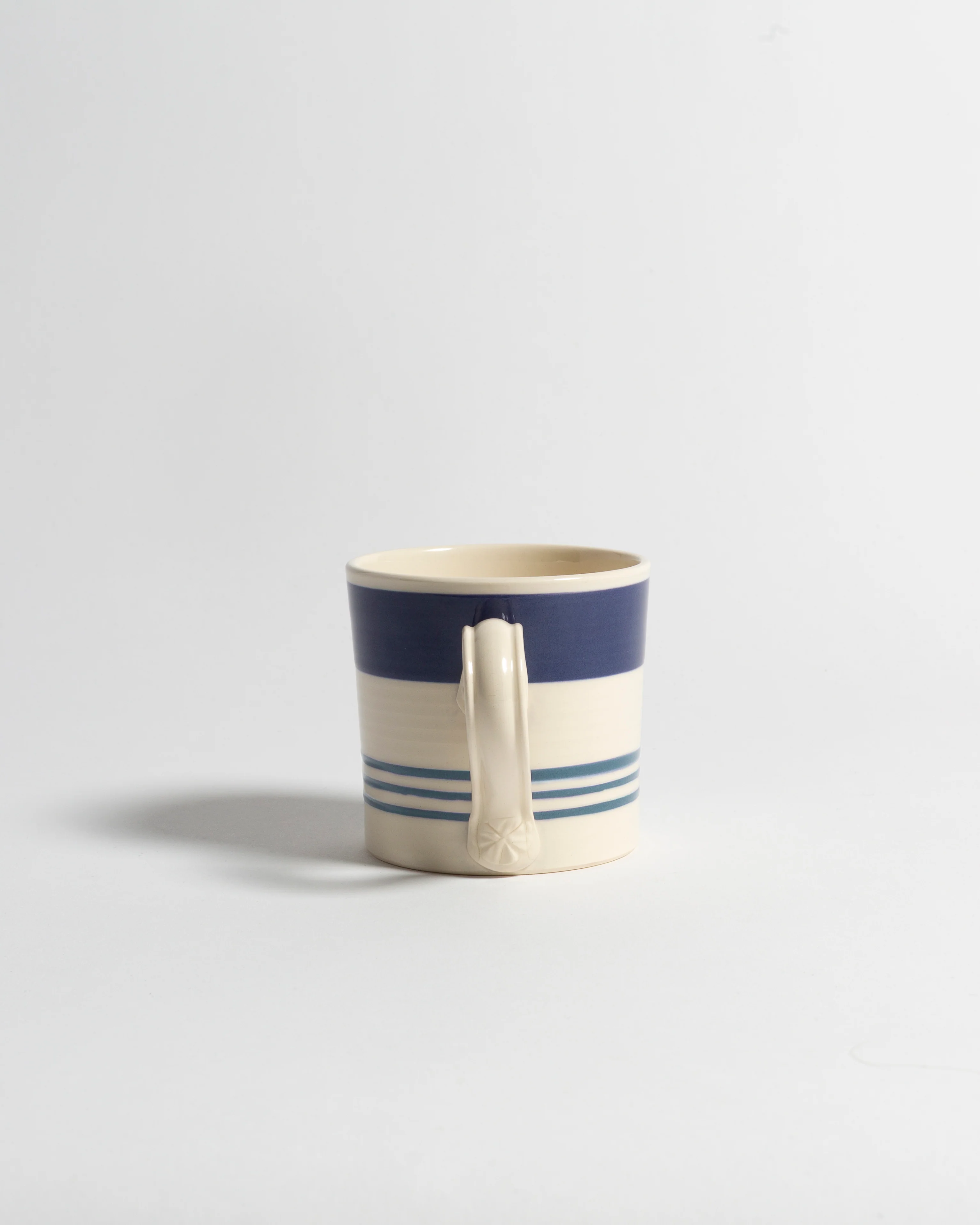NICHOLAS MOSSE SHAMROCK MUG IN LIGHT BLUE & ECRU - Image 2
