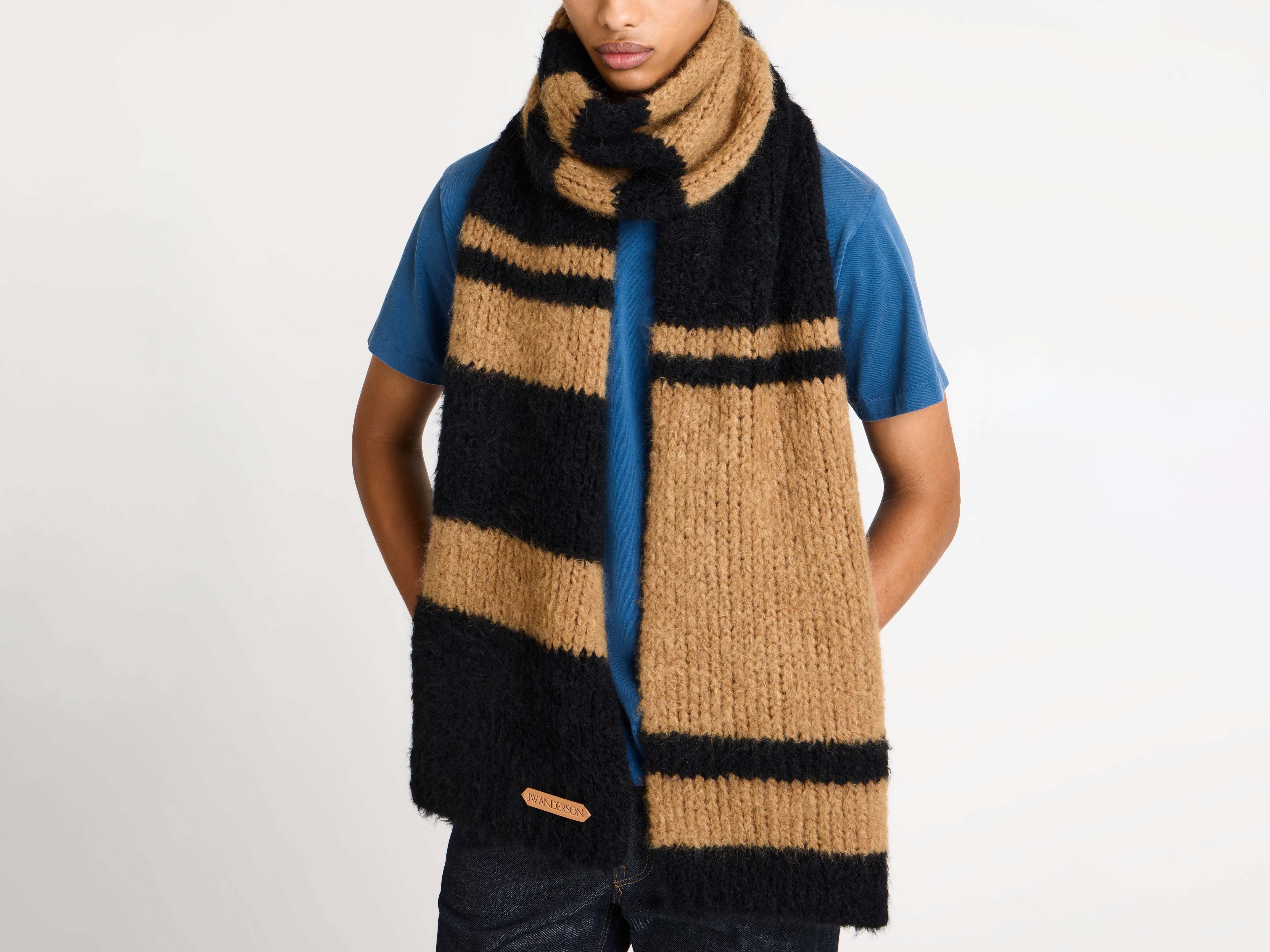 STRIPED SCARF IN BLACK - Image 3