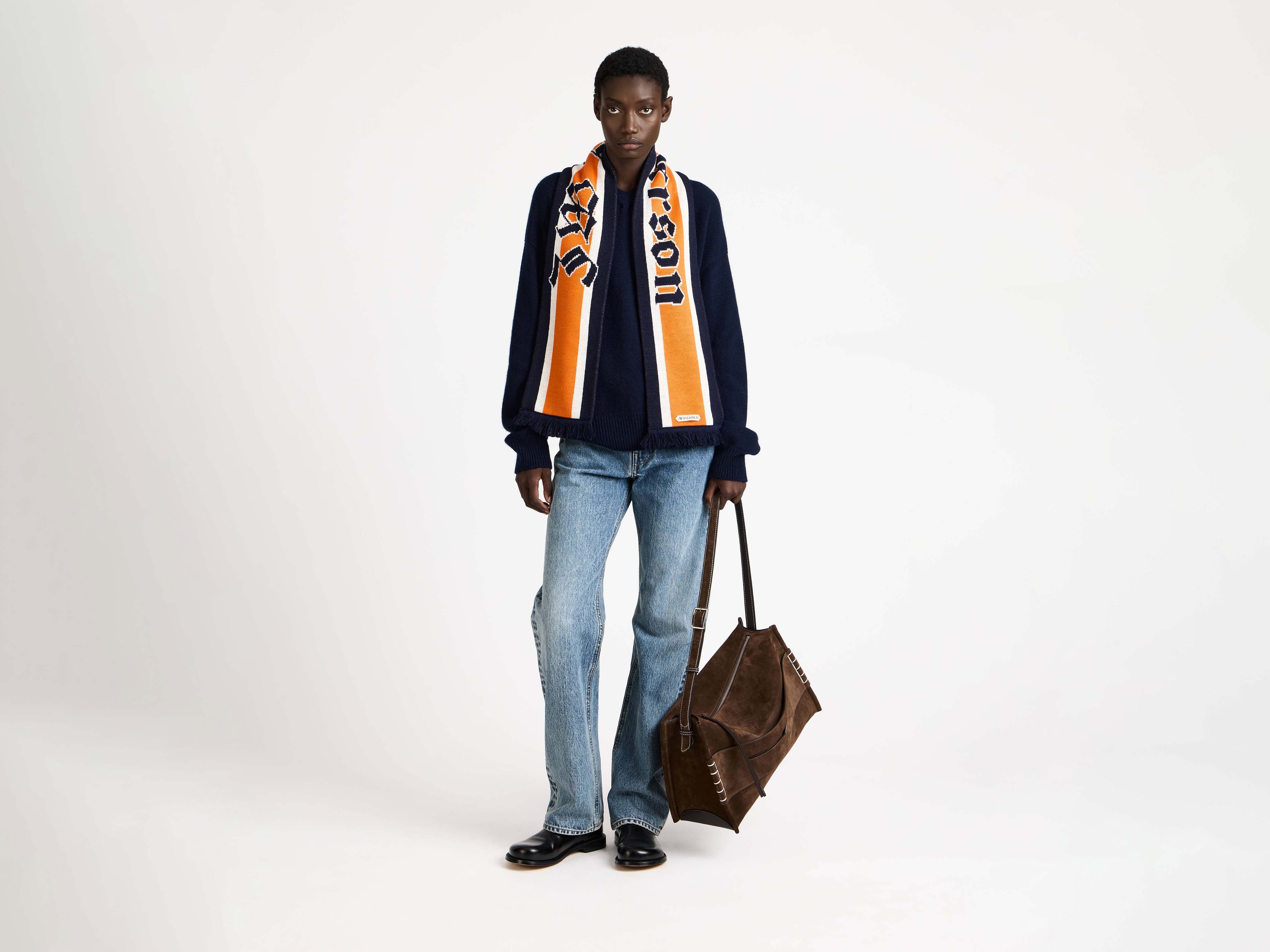 WINNER FOOTBALL KNITTED SCARF - Image 7