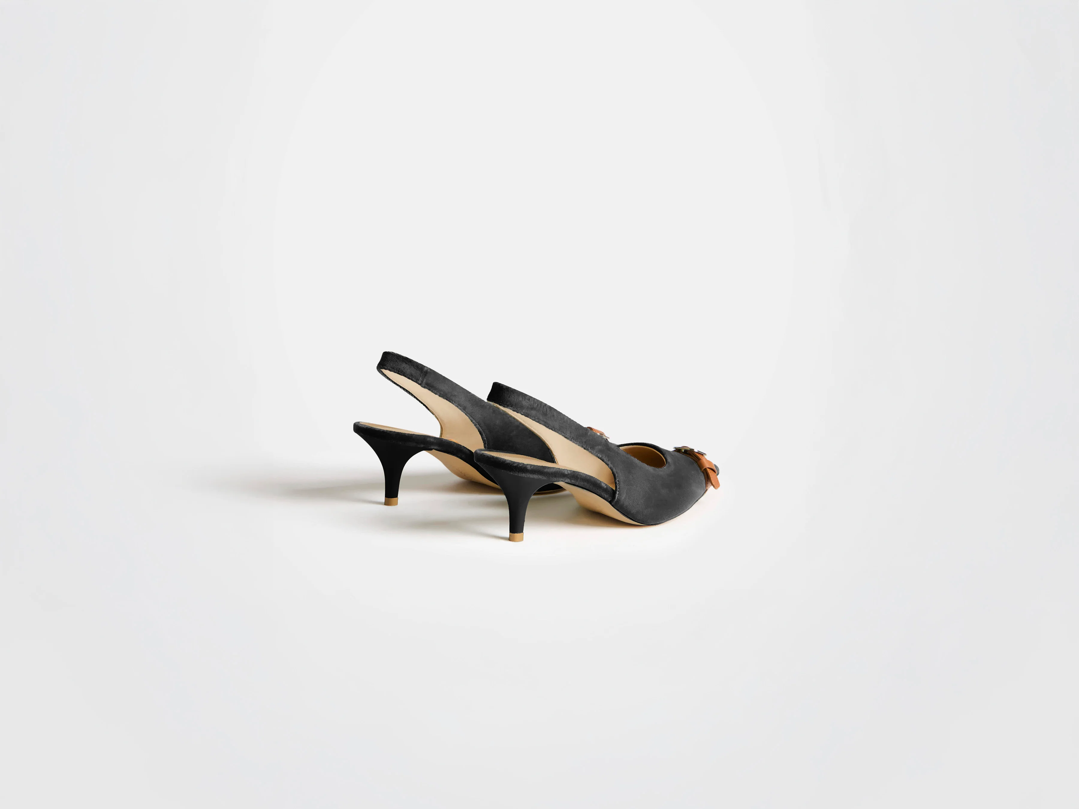 WOMENS BUCKLE SLING-BACK IN BLACK - Image 4