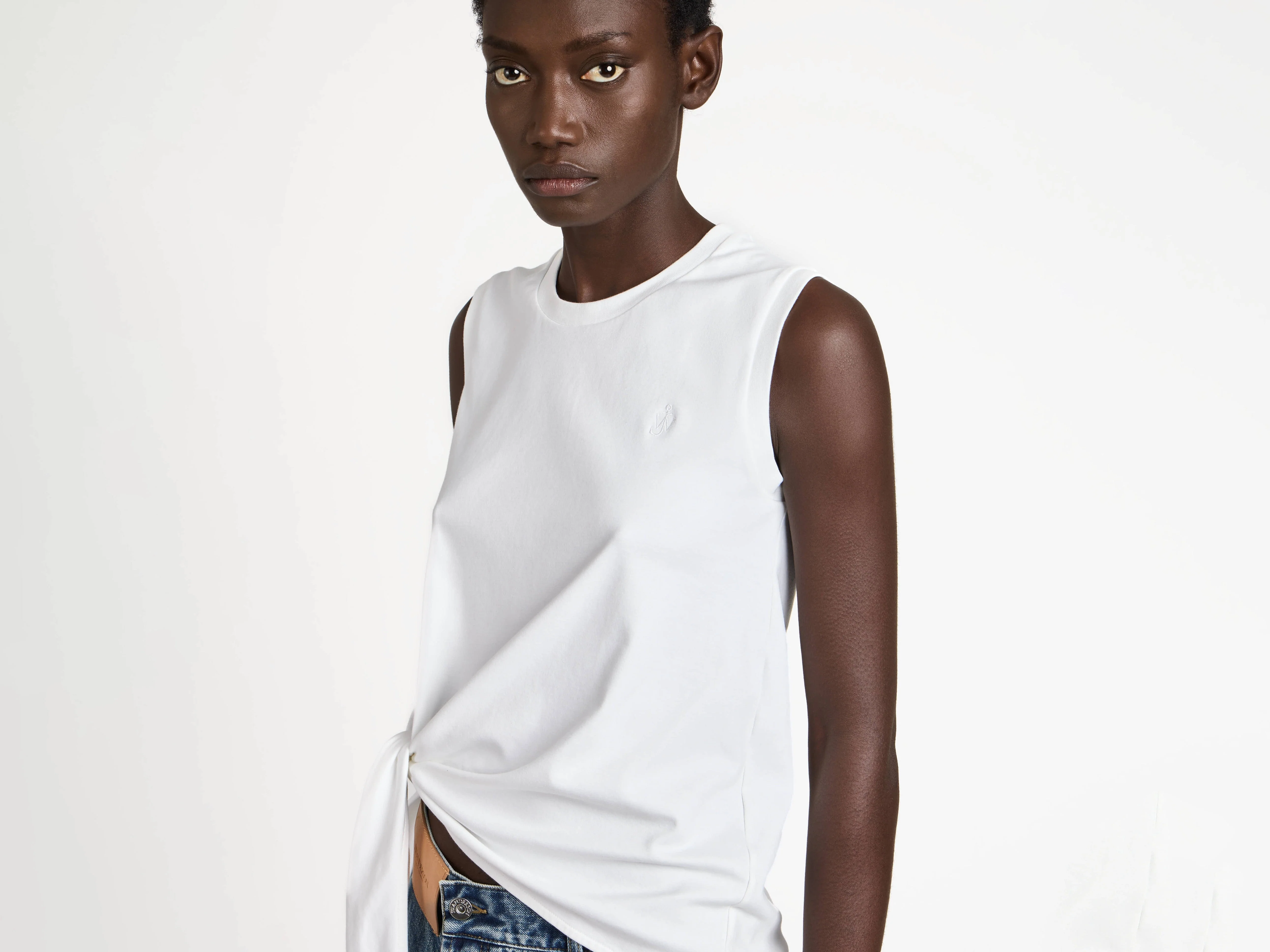 WOMENS HEM KNOT TANK TOP IN WHITE - Image 2