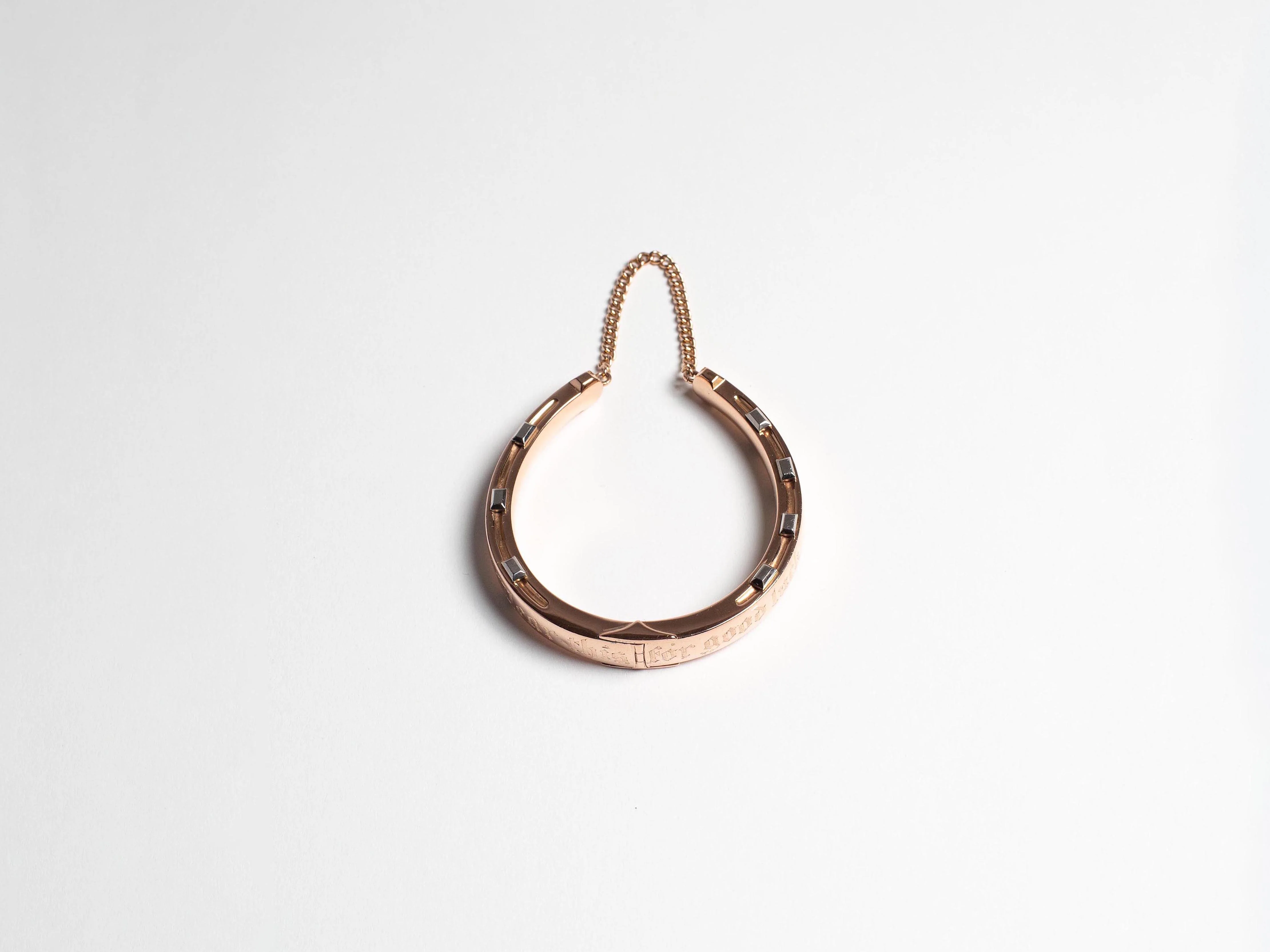 HORSESHOE BANGLE IN 15kt GOLD - Image 3