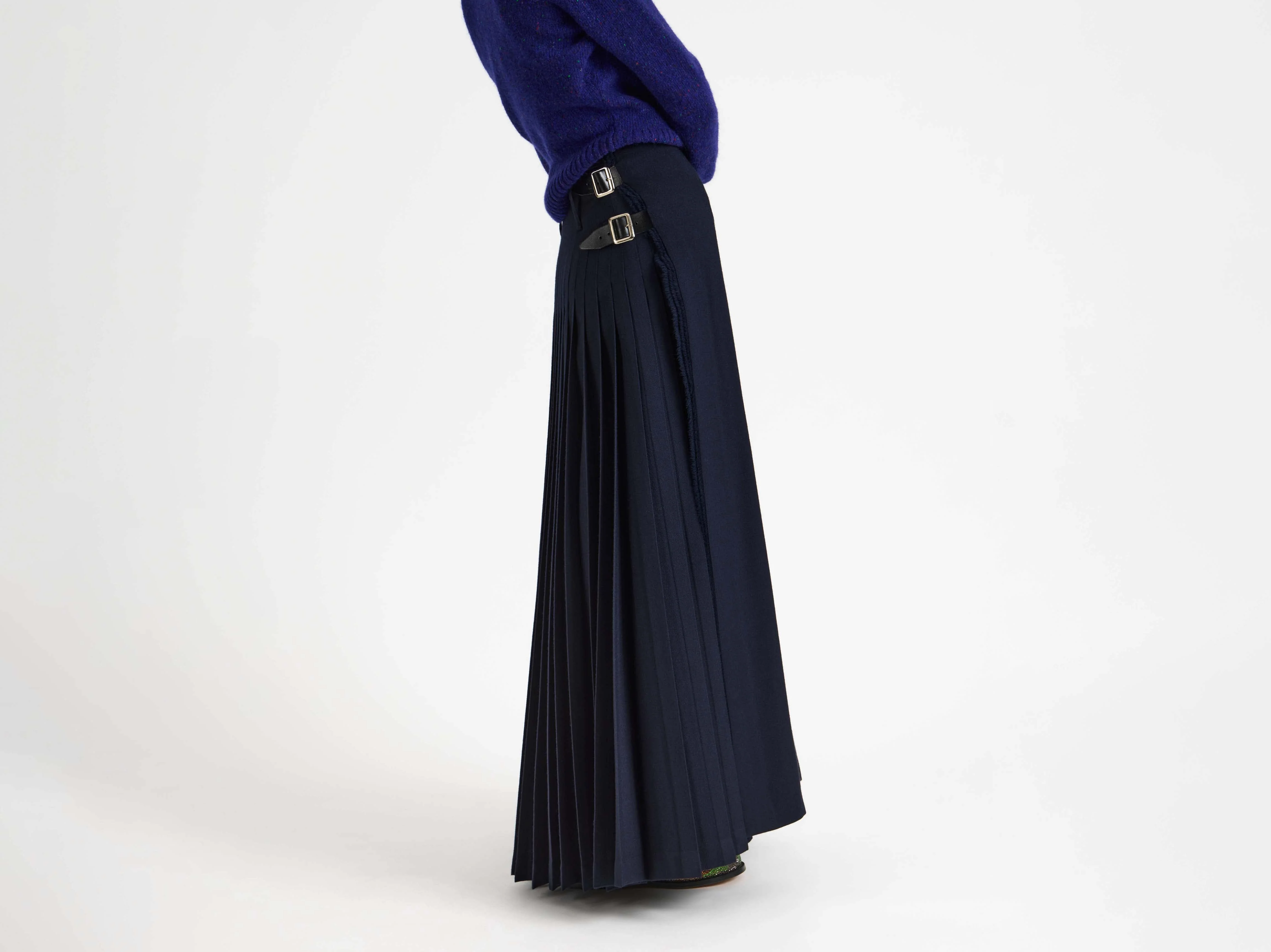 WOMENS KILT IN NAVY - Image 4