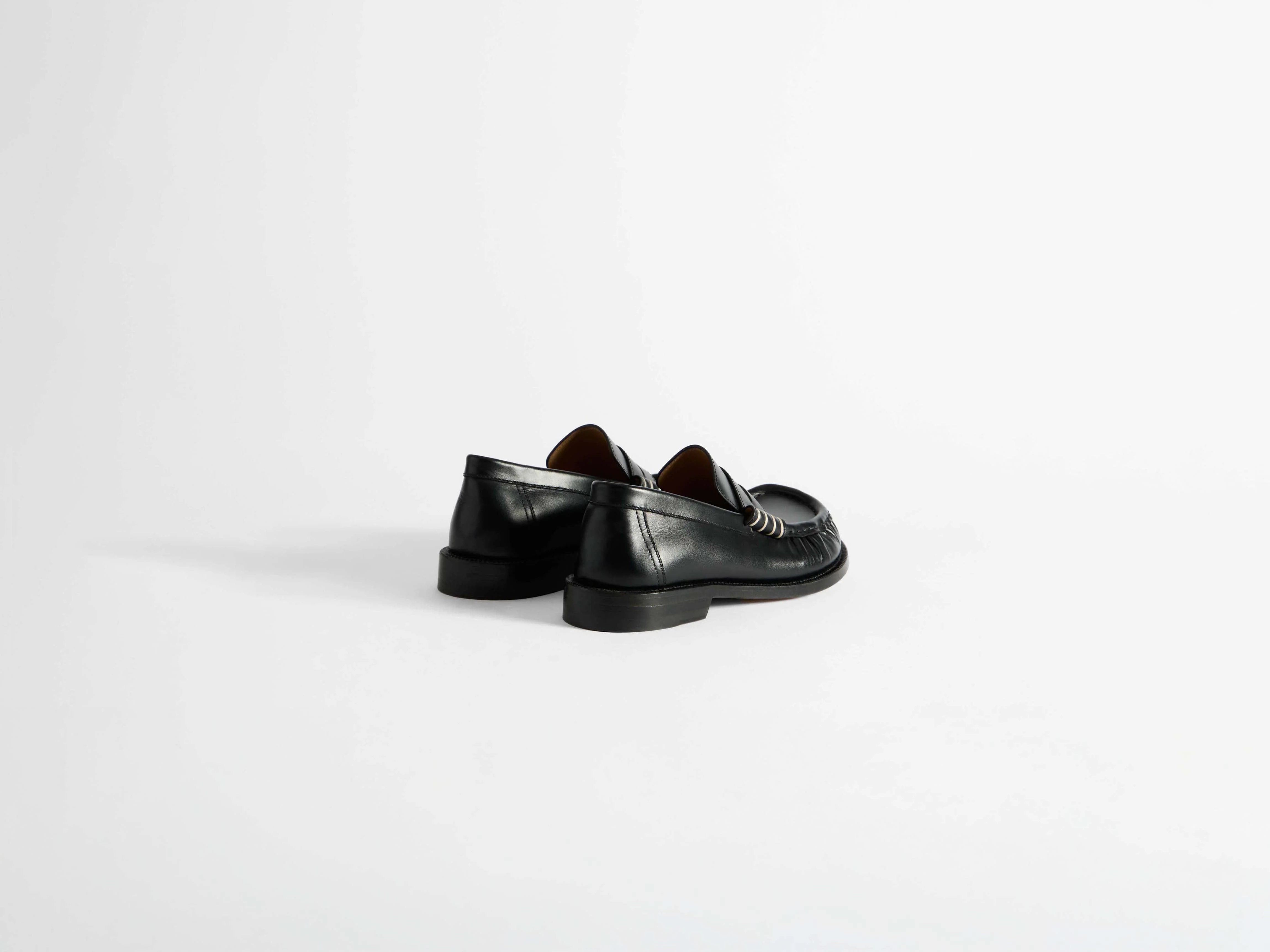 WOMENS LOAFER MOCCASIN IN BLACK - Image 4