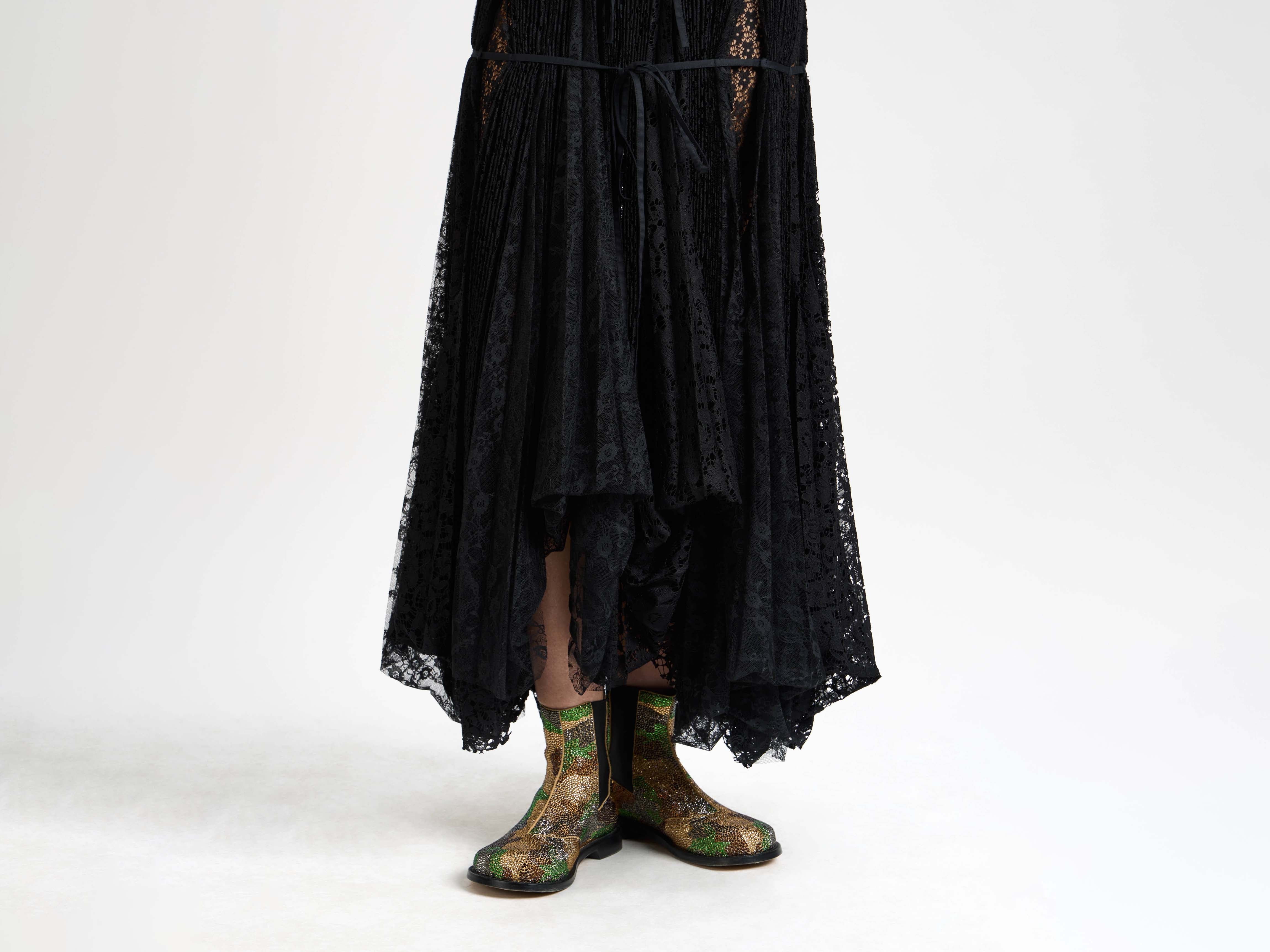 WOMENS MIXED LACE LONGLINE DRESS IN BLACK - Image 4