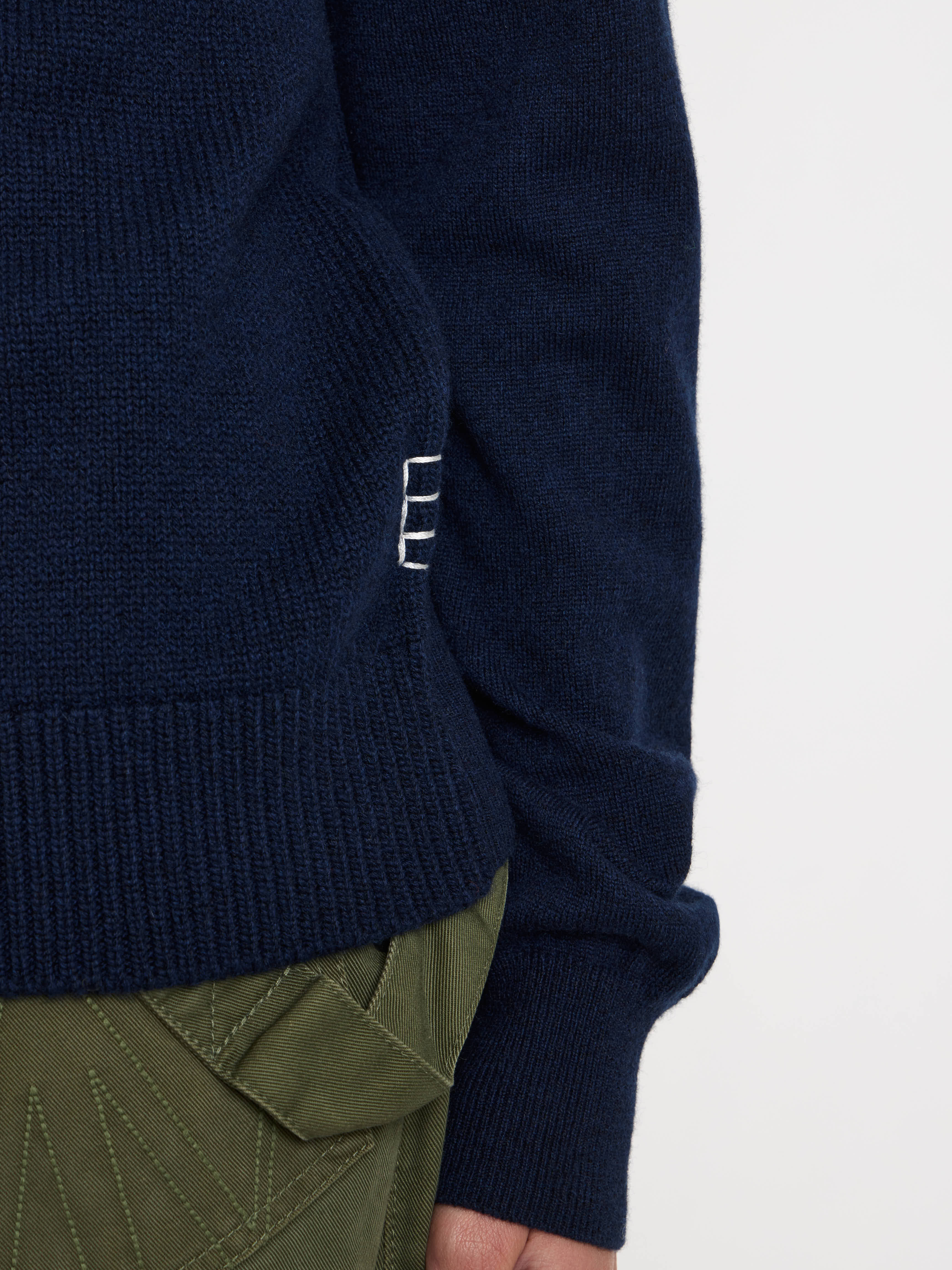 WOMENS RAGLAN JUMPER IN NAVY - Image 5