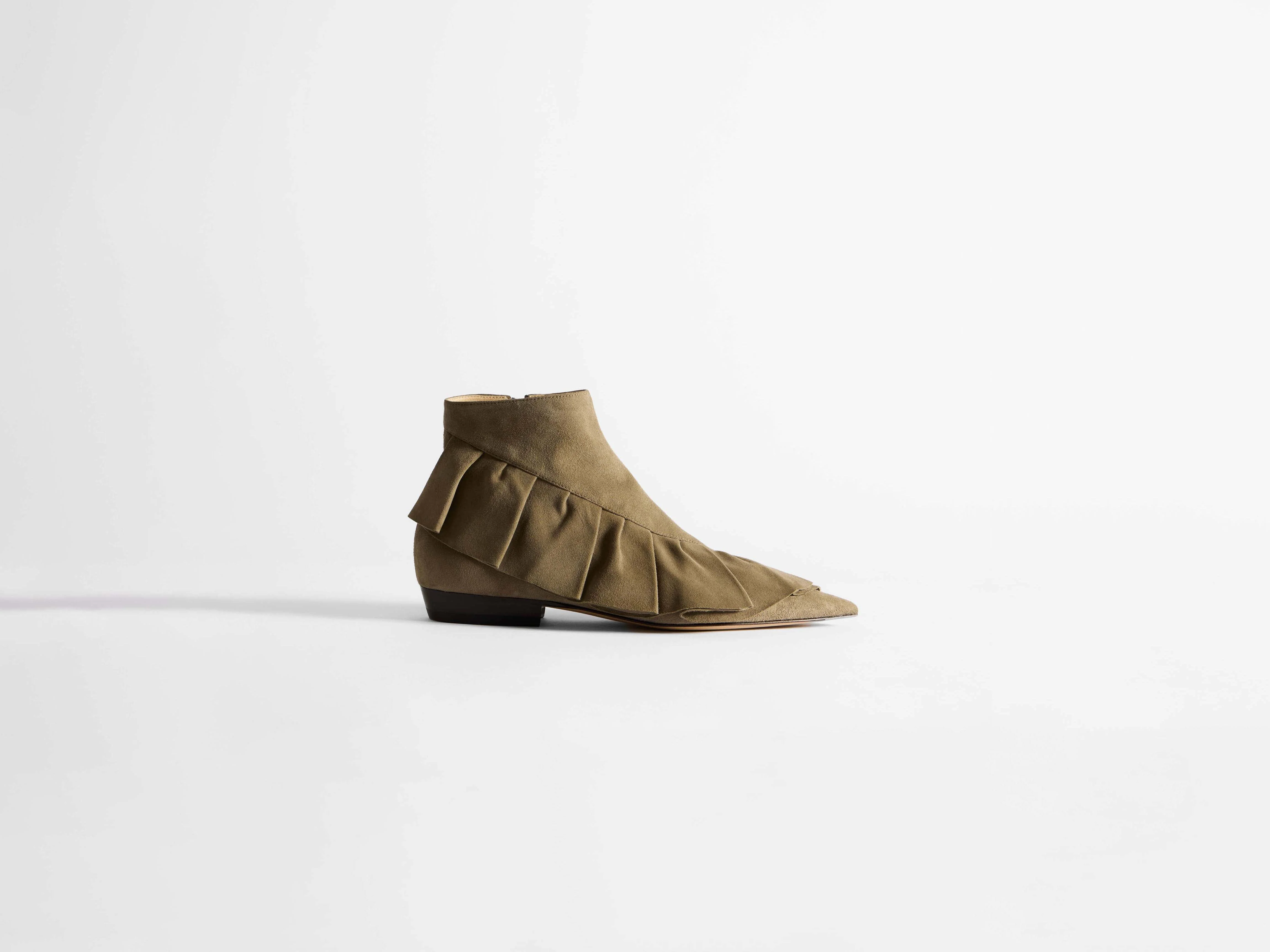 WOMENS RUFFLE BOOTS IN GREY - Image 5