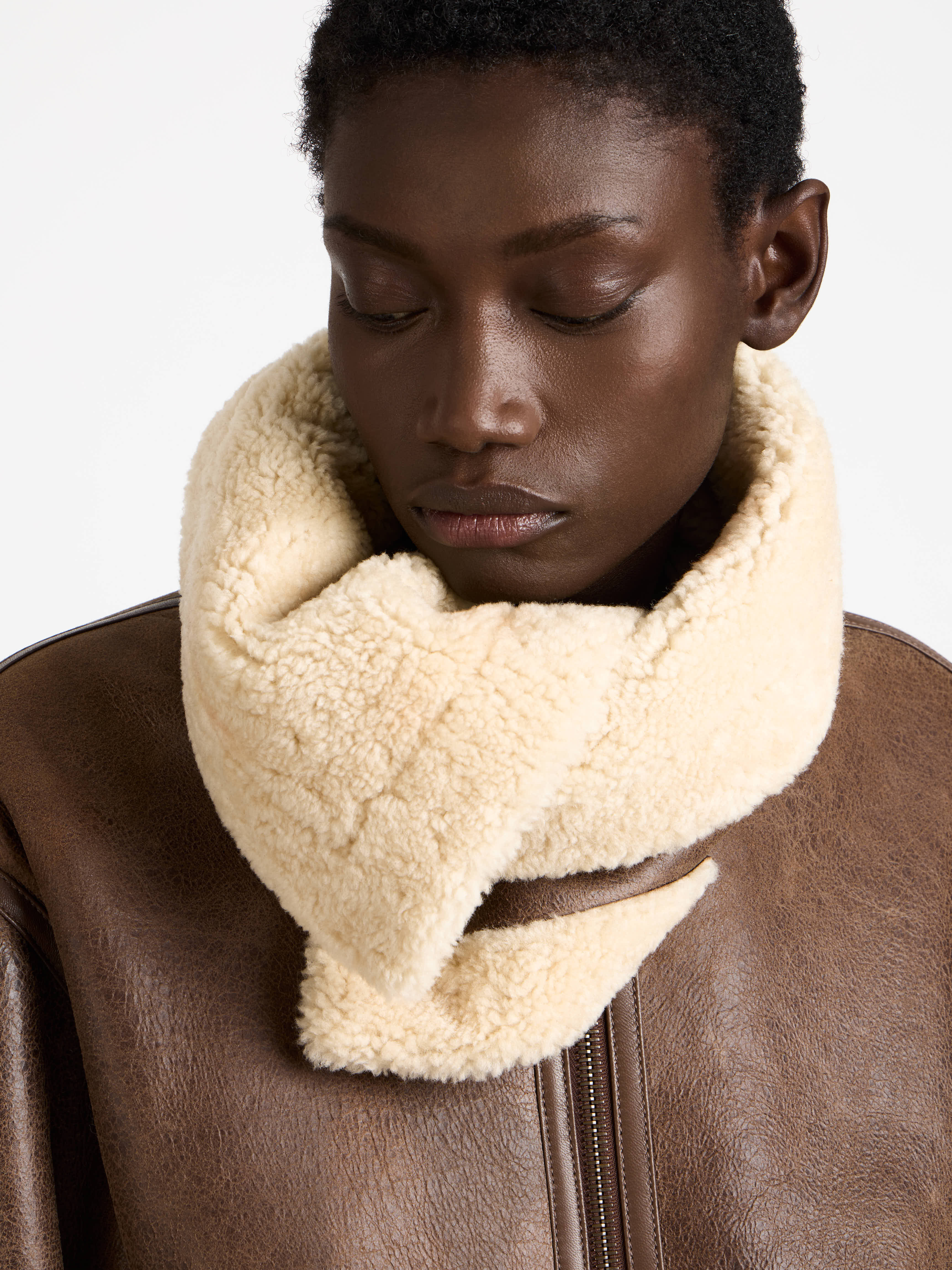 WOMENS SHEARLING LEATHER JACKET IN BROWN - Image 3