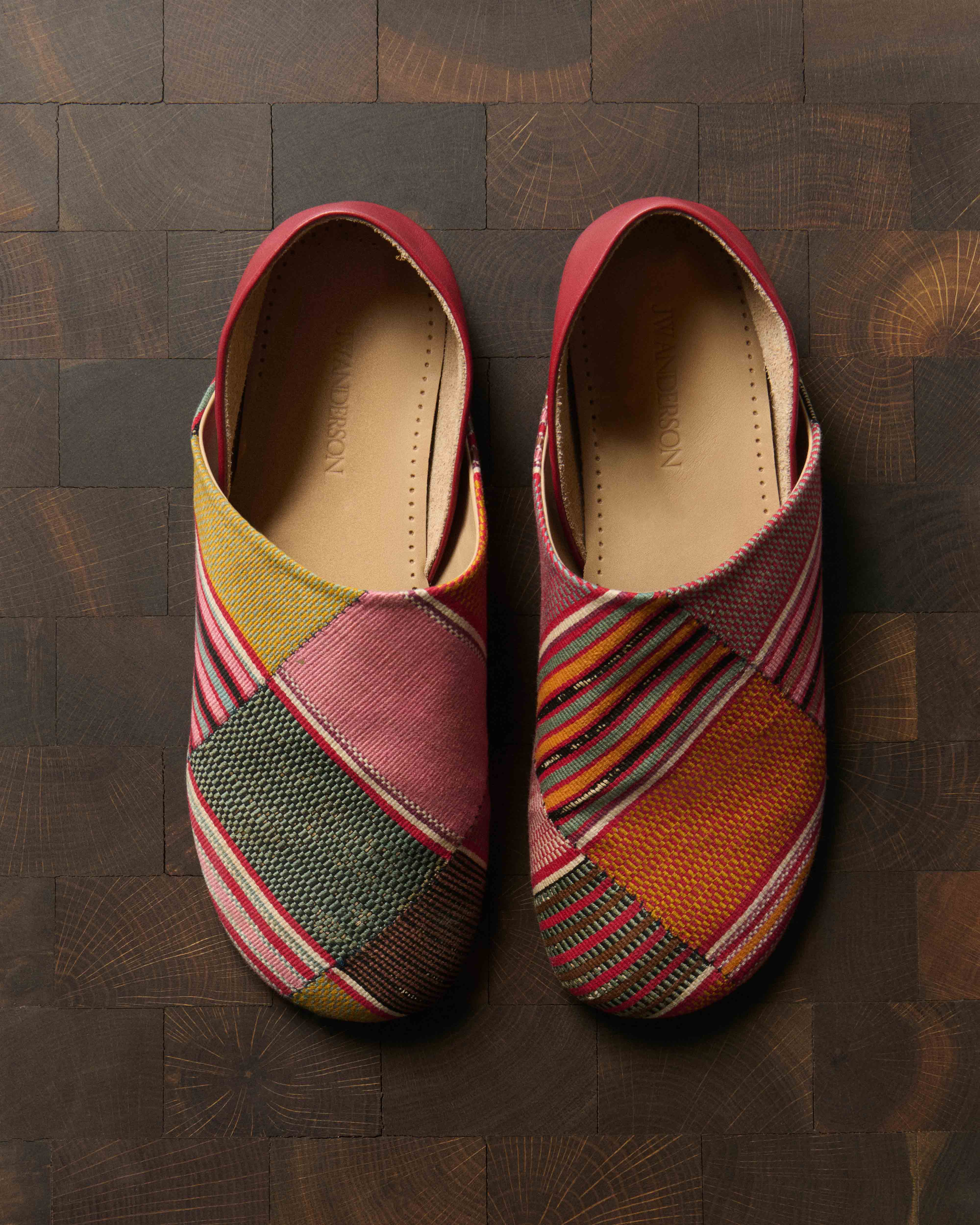 WOMENS SLIPPER MULES IN RED & MULTI - Image 2