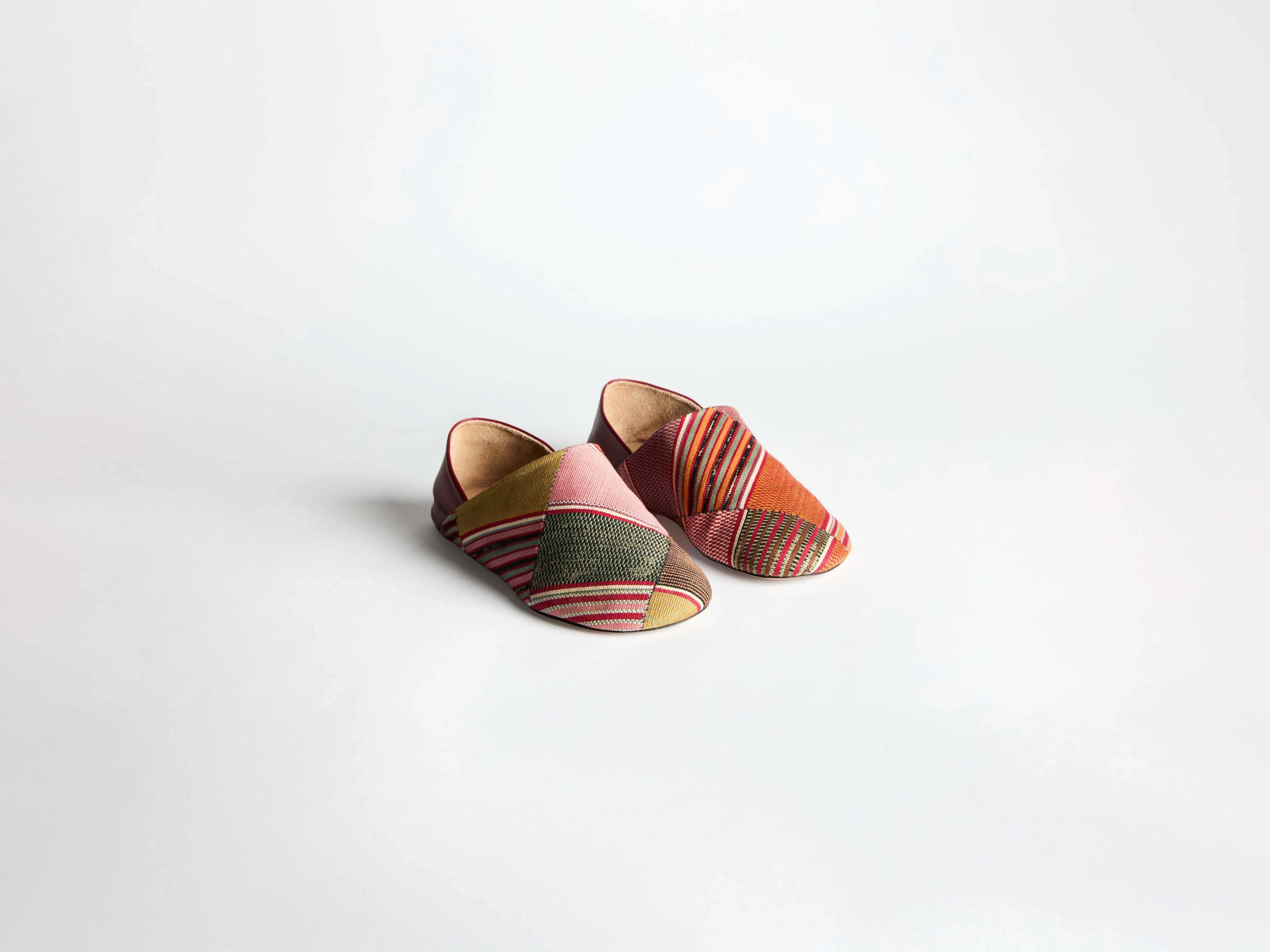 WOMENS SLIPPER MULES IN RED & MULTI - Image 4