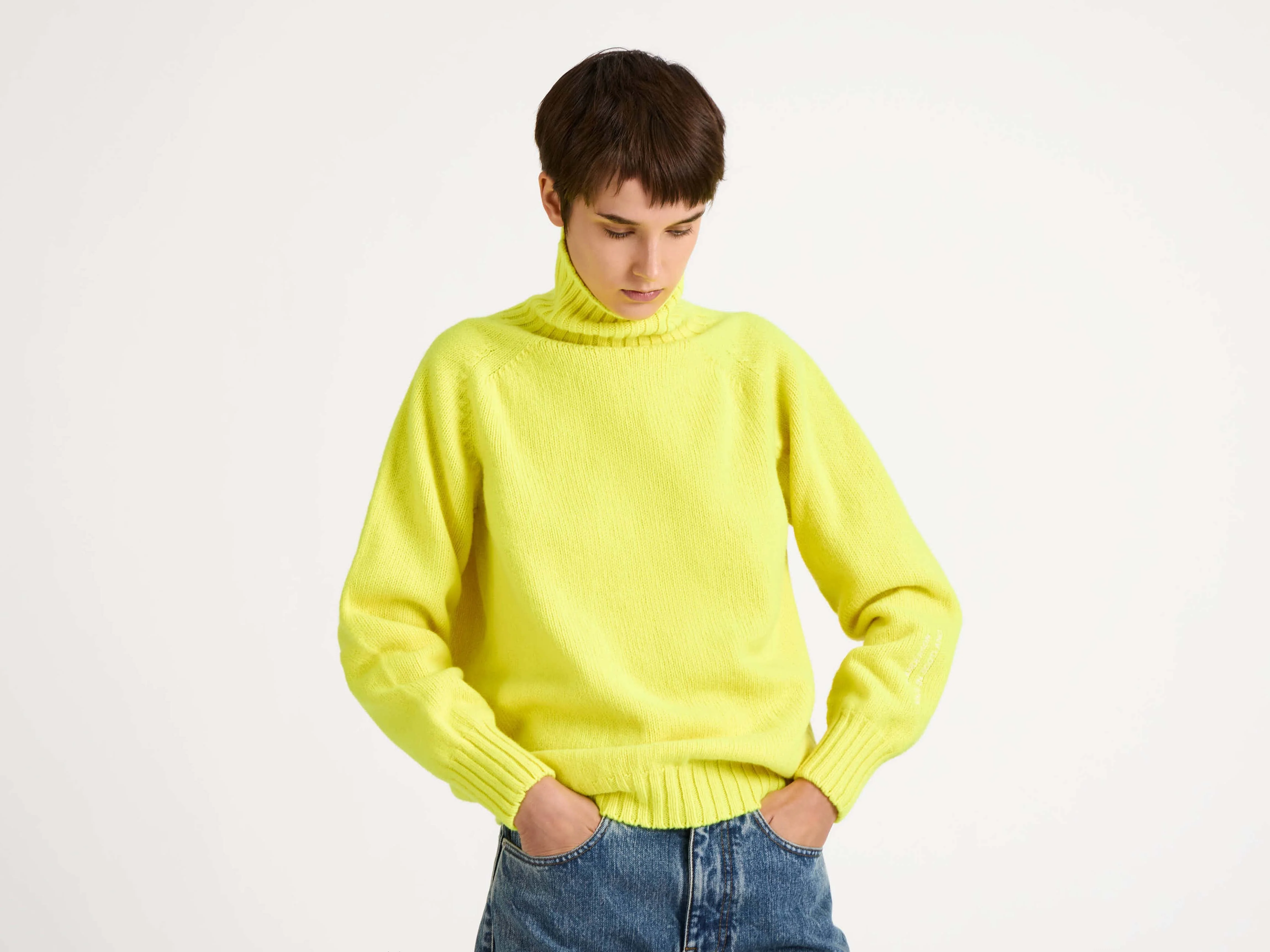 WOMENS TURTLENECK JUMPER IN NEON YELLOW